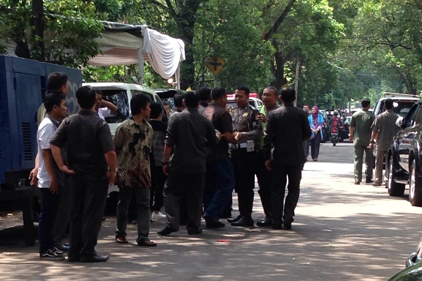 Suasana rumah Ibunda M Reza Chalid