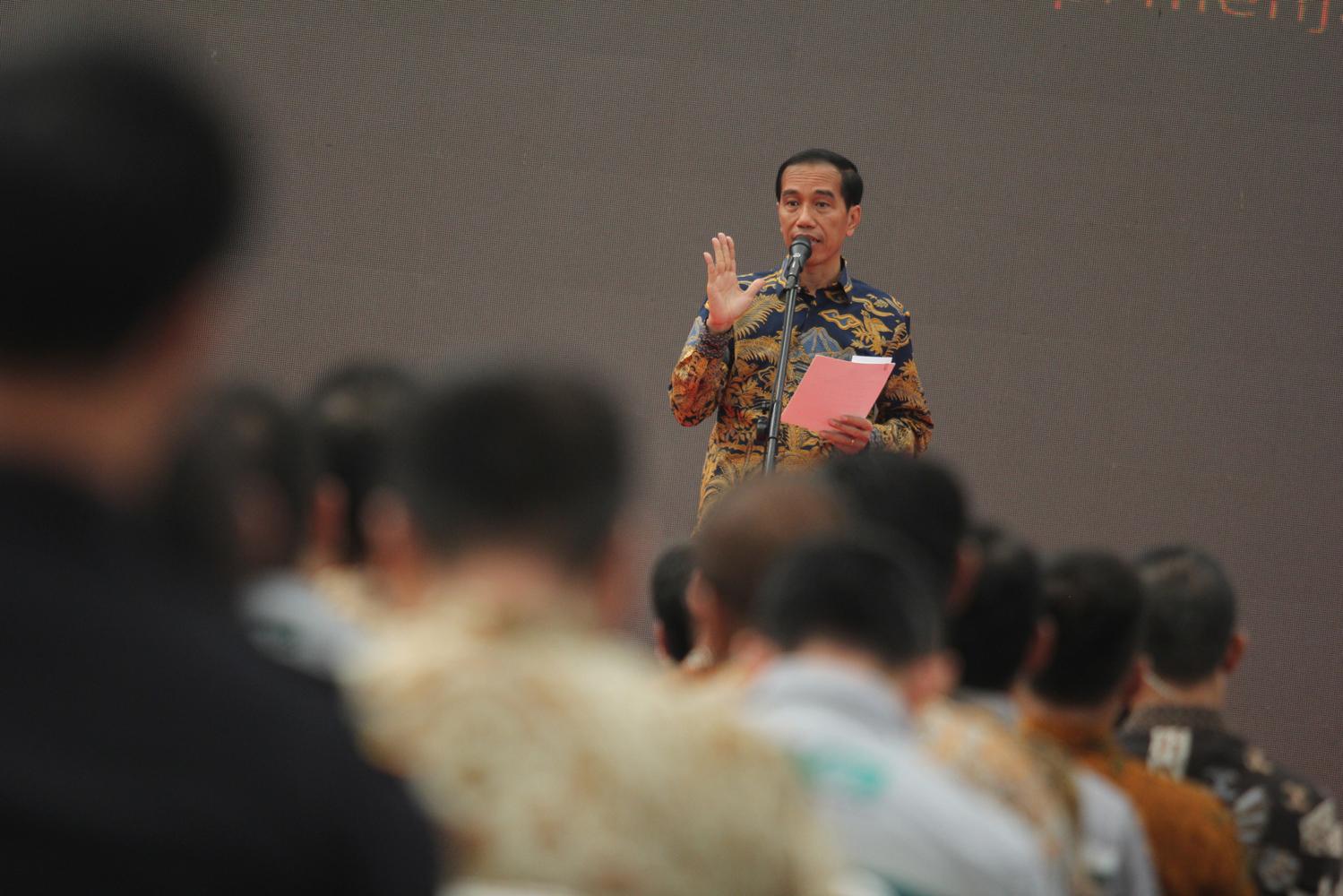 Presiden Joko Widodo saat acara peresmian Pusat Logistik Berikat di Cakung, Jakarta Utara, Kamis, (10/03).