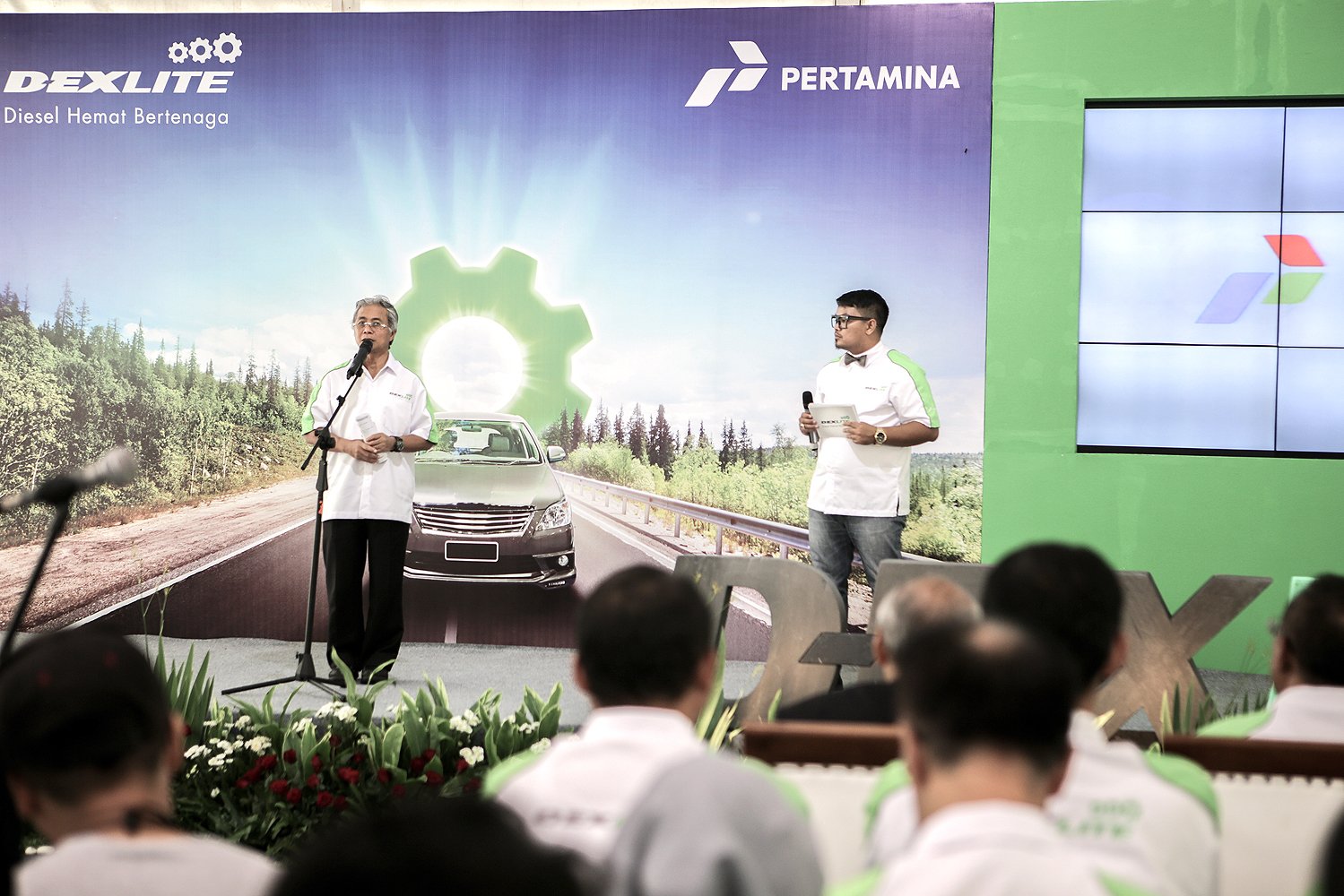Direktur Utama Pertamina Dwi Soetjipto berpidato dalam acara peluncuran Dexlite di SPBU COCO, Lenteng Agung, Jakarta Selatan, Jumat (15/4).