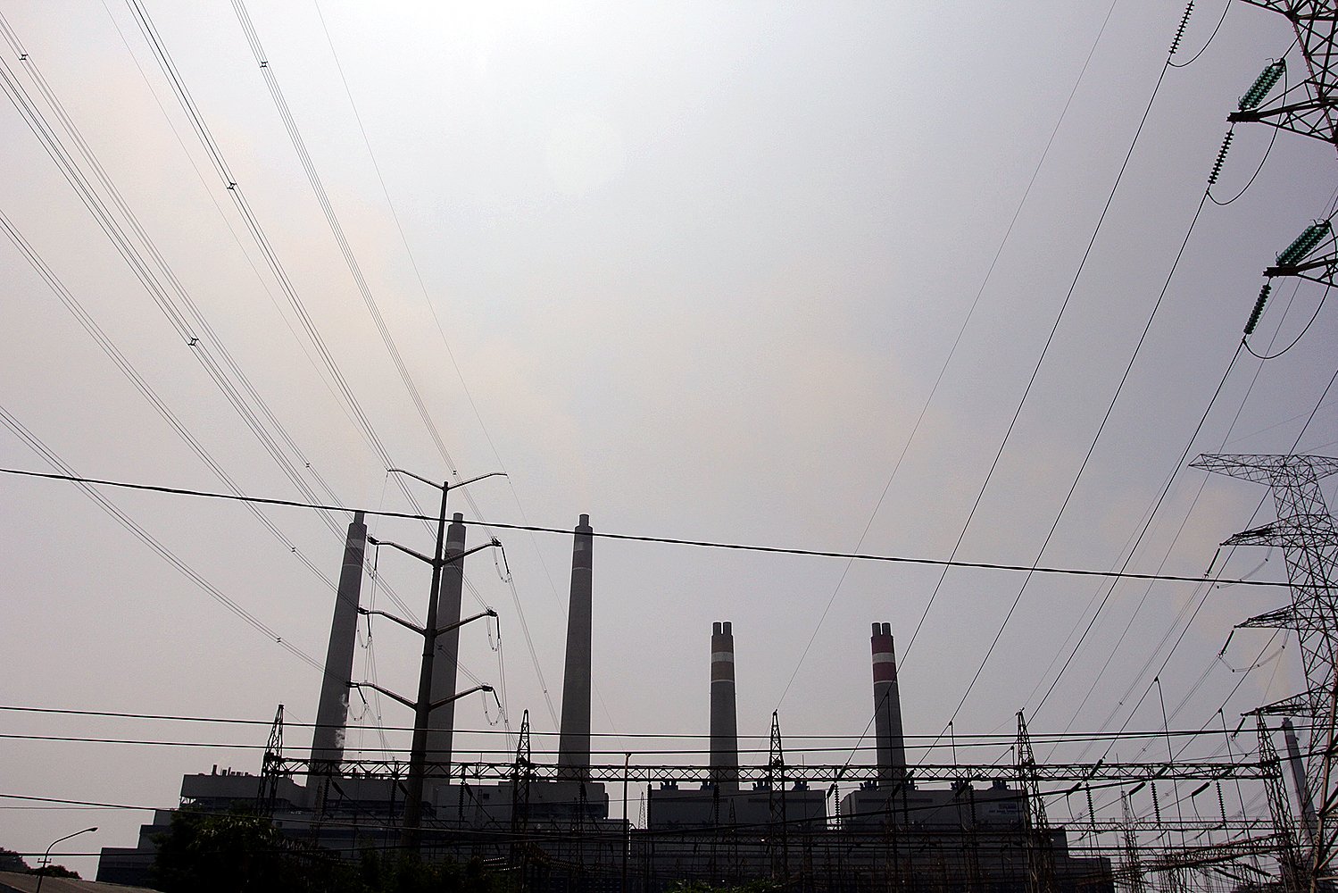 PLTU Suralaya merupakan pembangkit berbahan bakar batubara terbesar di Indonesia yang mempunyai total kapasitas 3.400 MW.