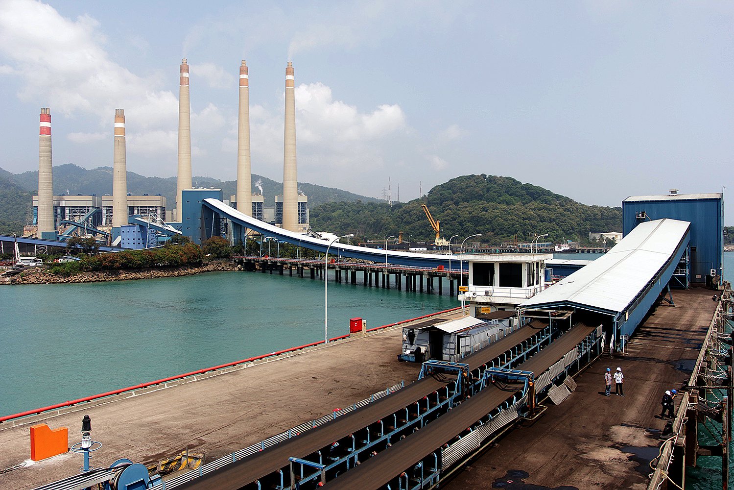 PLTU Suralaya merupakan pembangkit listrik tenaga uap terbesar di ASEAN dengan total kapasitas 3.400 MW. 
