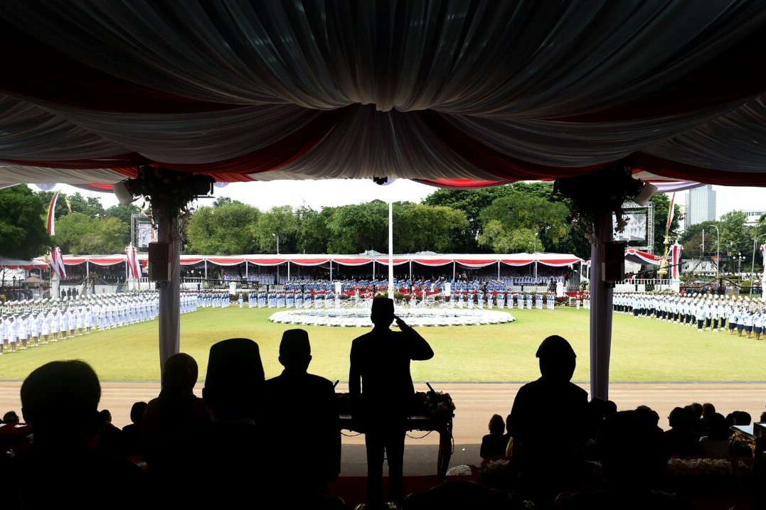 Presiden Joko Widodo bertindak sebagai Inspektur Upacara dalam peringatan HUT Ke-71 RI di Istana Negara.