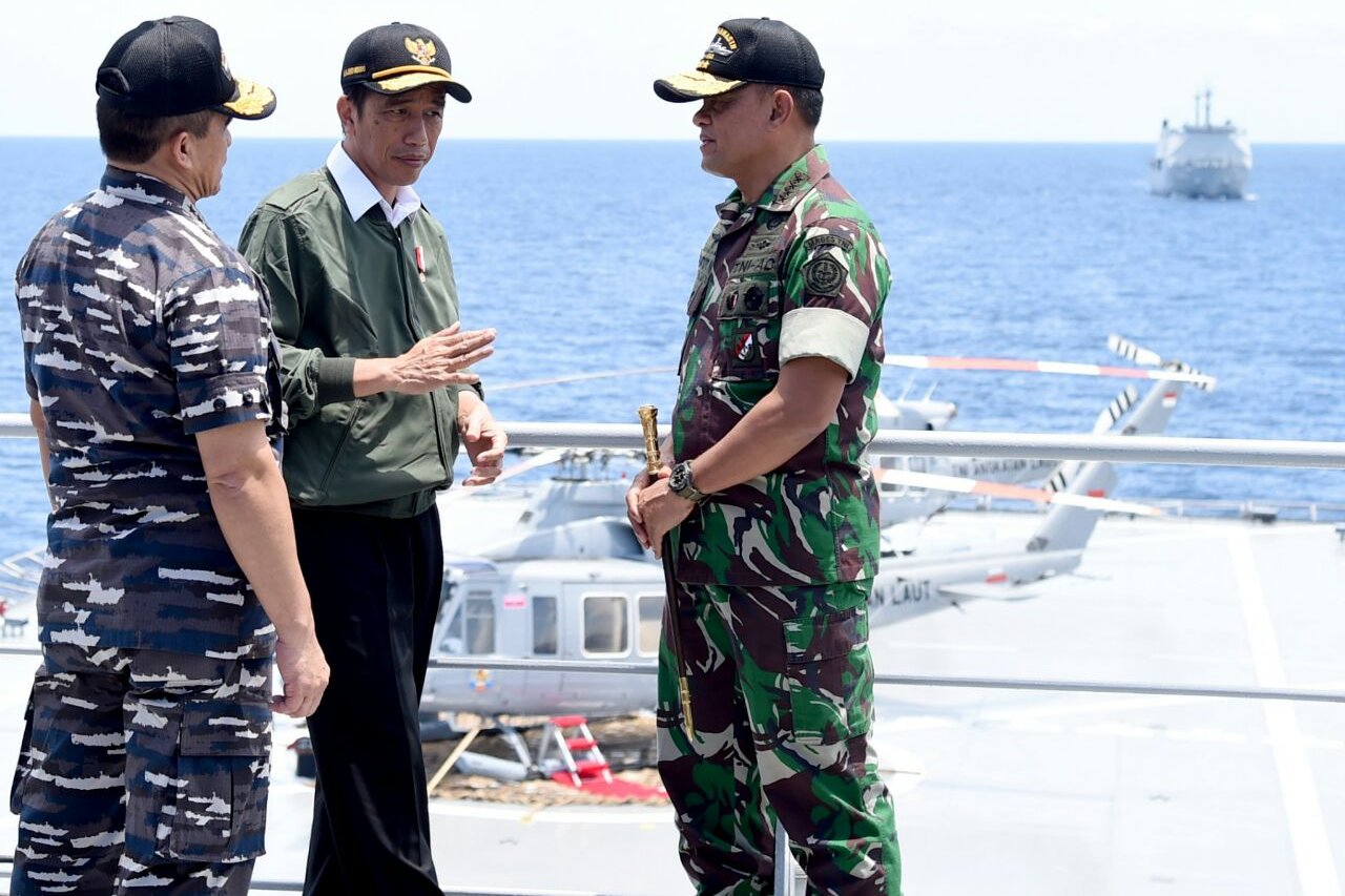 Presiden Joko Widodo selaku Panglima Tertinggi Tentara Nasional Indonesia (TNI) meninjau dan menyaksikan secara langsung latihan Armada Jaya XXXIV Tahun 2016.
