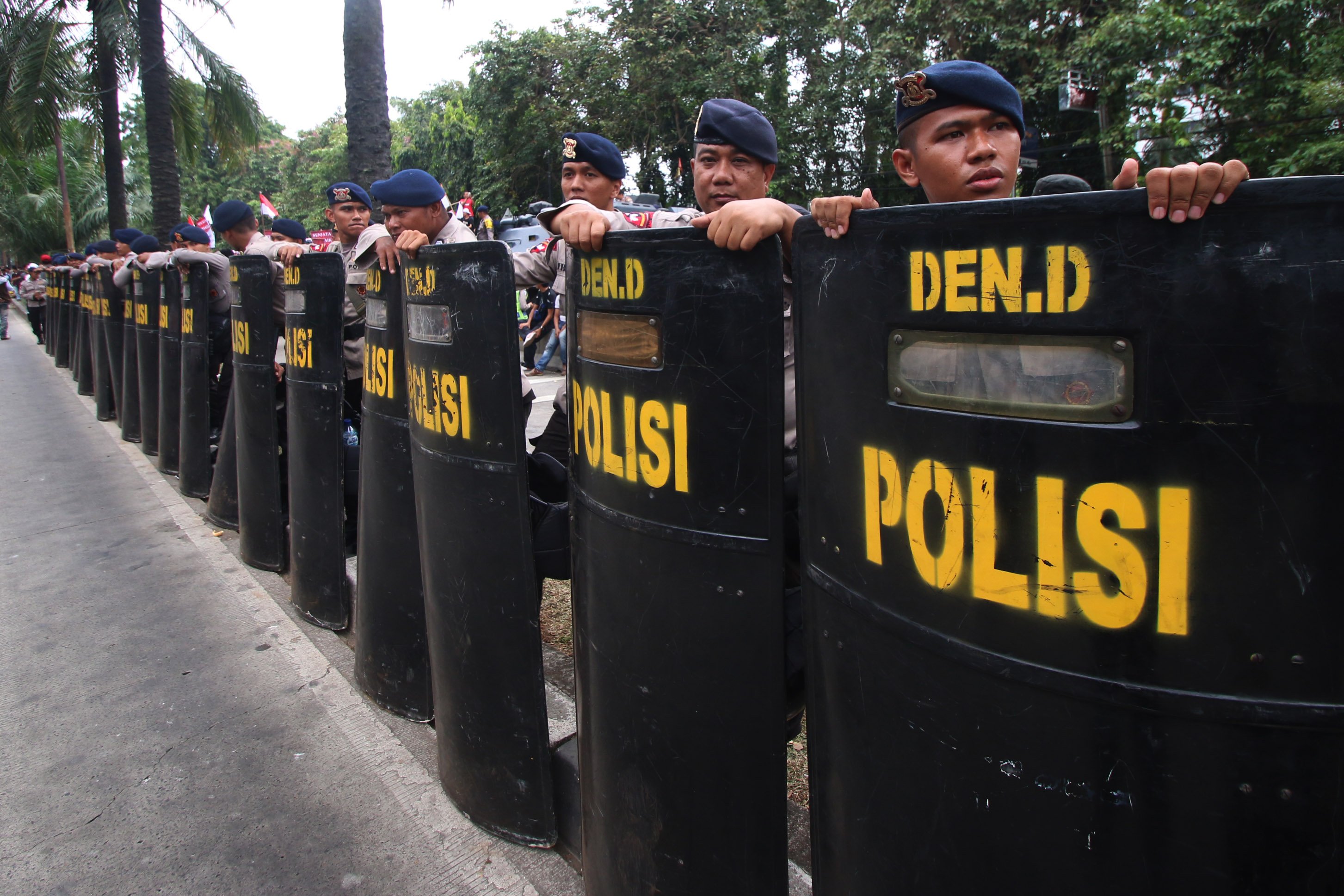 Sidang Ahok Dijaga 2.500 Polisi, mobil Water Canon Disiapkan oleh kepolisian gabungan dari Polda Metro Jaya dan Polres Metro Jakarta Selatan Jakarta, Selasa (3/1). 