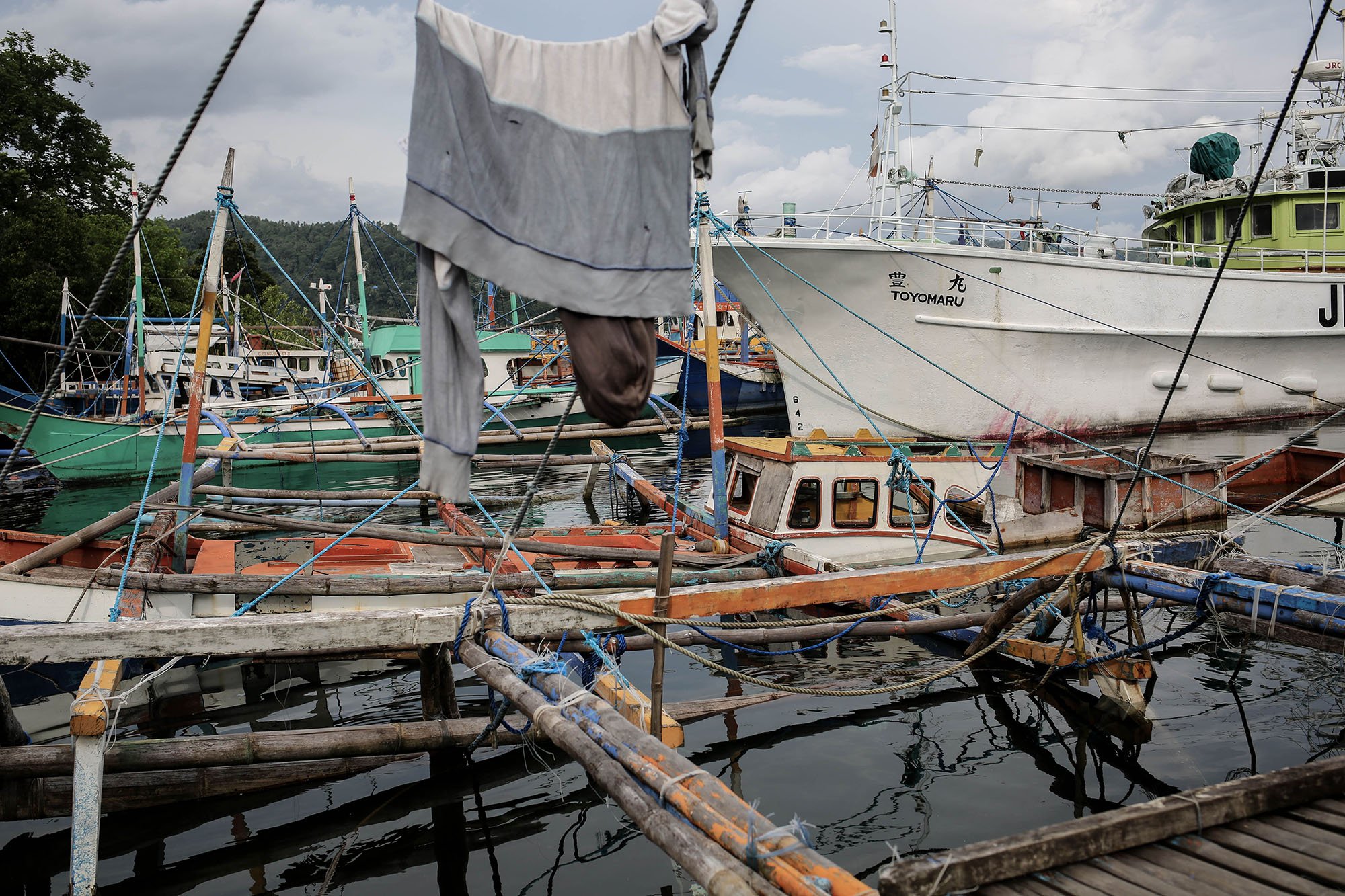 Berbagai jenis kapal yang ditahan karena berbagai pelanggaran kegiatan IUU Fishing di kantor PSDKP Bitung, Sulawesi Utara.