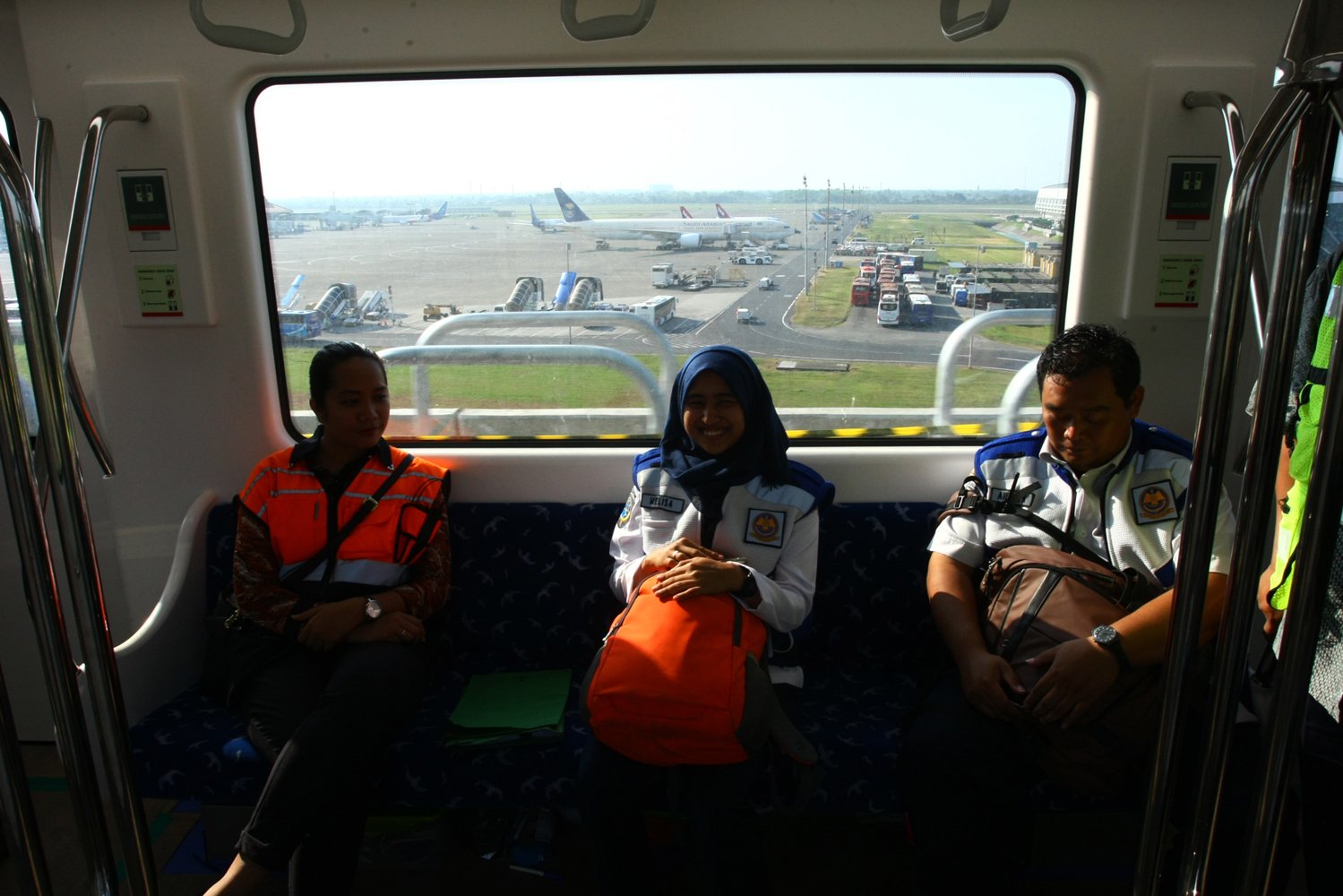 Penumpang kereta bandara dapat menggunakan Sky Train atau Kereta Layang menuju terminal bandara Soekarno Hatta. Sky Train beroperasi selama 20 jam sehari mulai pukul 04.27 WIB- 00.17 WIB.