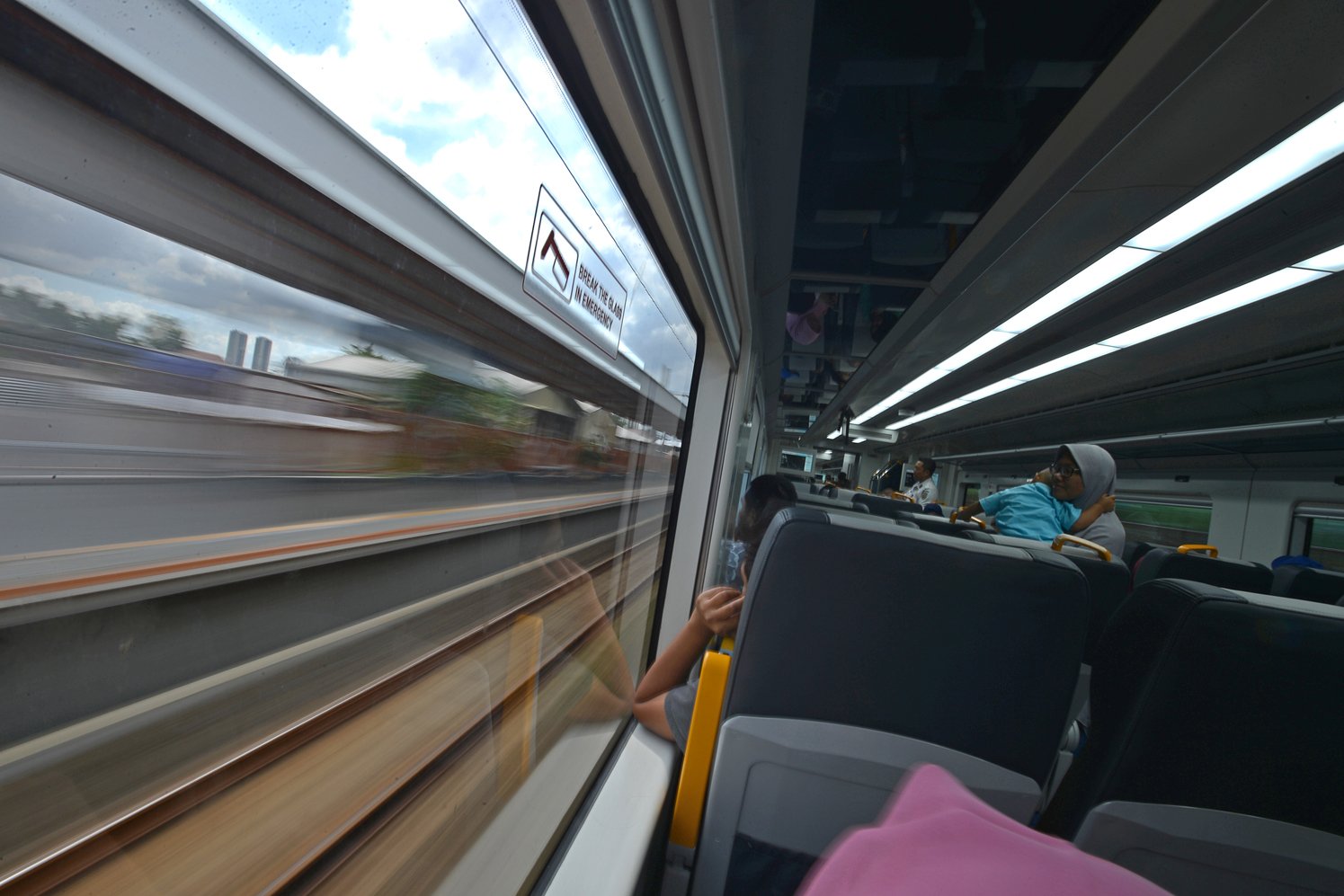 PT Railink menyiapkan 10 trainset kereta Bandara Soekarno-Hatta dengan kapasitas 33.000 penumpang setiap harinya. Setiap kereta terdiri dari 12 rangkaian, yang totalnya dapat mengangkut sebanyak 272 penumpang.