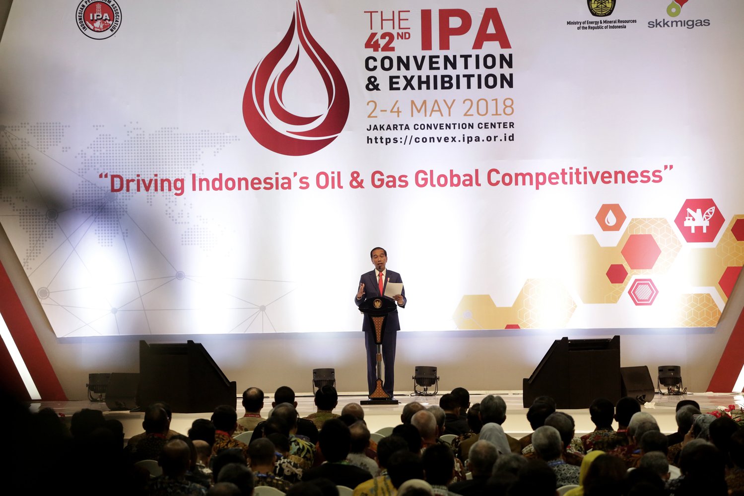 Perhelatan IPA Convex ke-42 kali ini istimewa karena dibuka oleh Presiden Joko Widodo. Tema IPA 2018 menggarisbawahi upaya meningkatkan kembali daya saing industri hulu migas Indonesia di level global yang harus dikerjakan oleh para pemangku kepentingan di sektor ini.