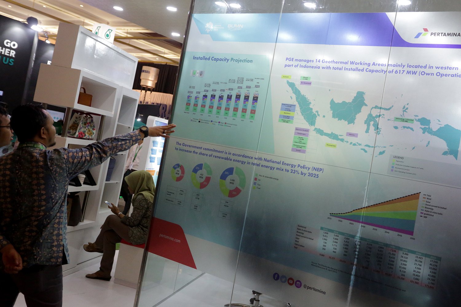 Presiden IPA, Ronald Gunawan, menekankan tema IPA Convex tahun ini mempertimbangkan kondisi hulu migas Indonesia yang terus mengalami penurunan produksi sehingga membutuhkan investasi untuk menemukan cadangan migas baru melalui kegiatan eksplorasi dan EOR.