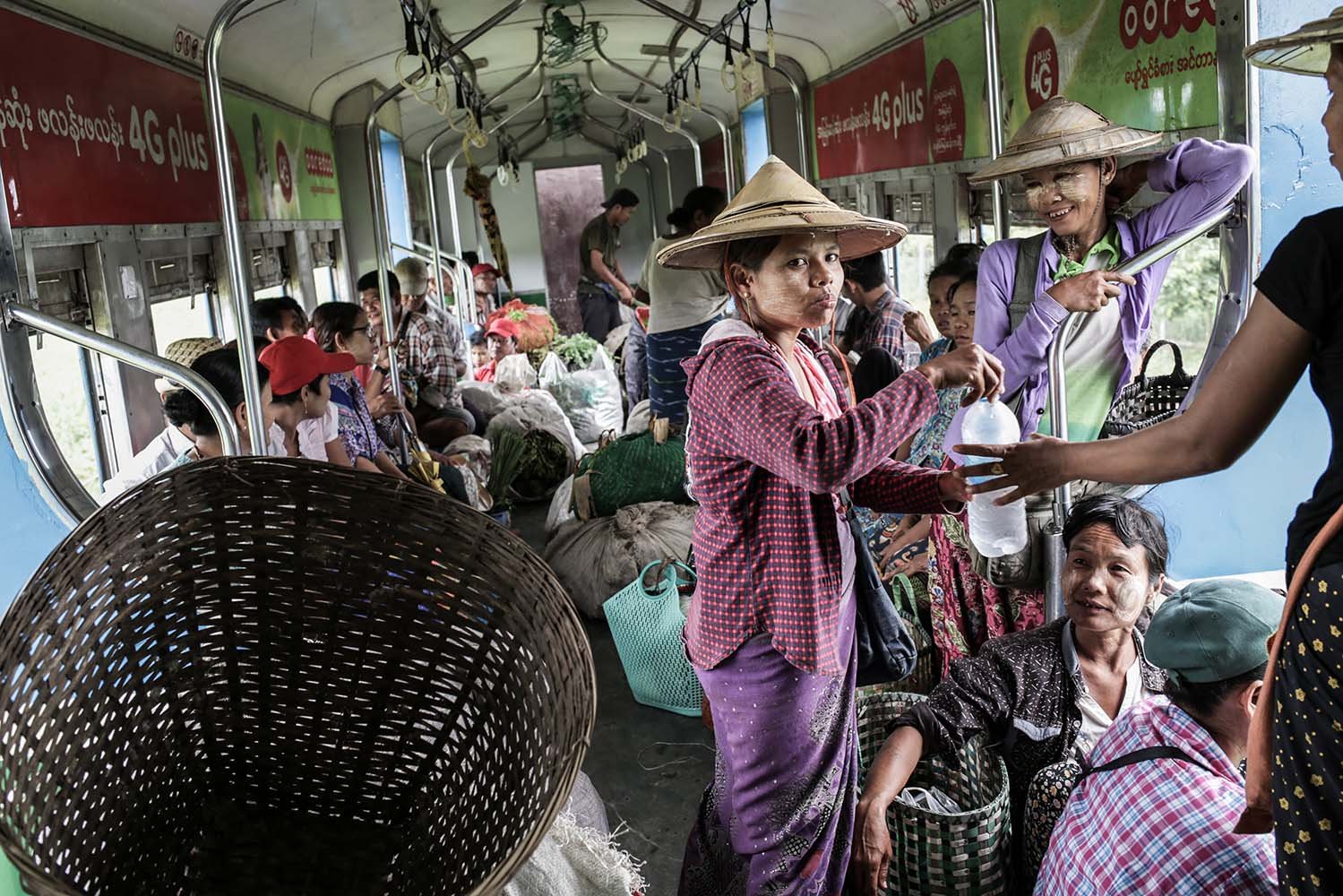Masyarakat banyak mengadalkan transportasi umum, seperti kereta untuk mengangkut hasil bumi. Circular train atau kereta melingkar menjadi moda transportasi wisata yang banyak dimanfaatkan oleh wisatawan asing untuk melihat dan merasakan keseharian masyarakat Myanmar. 
