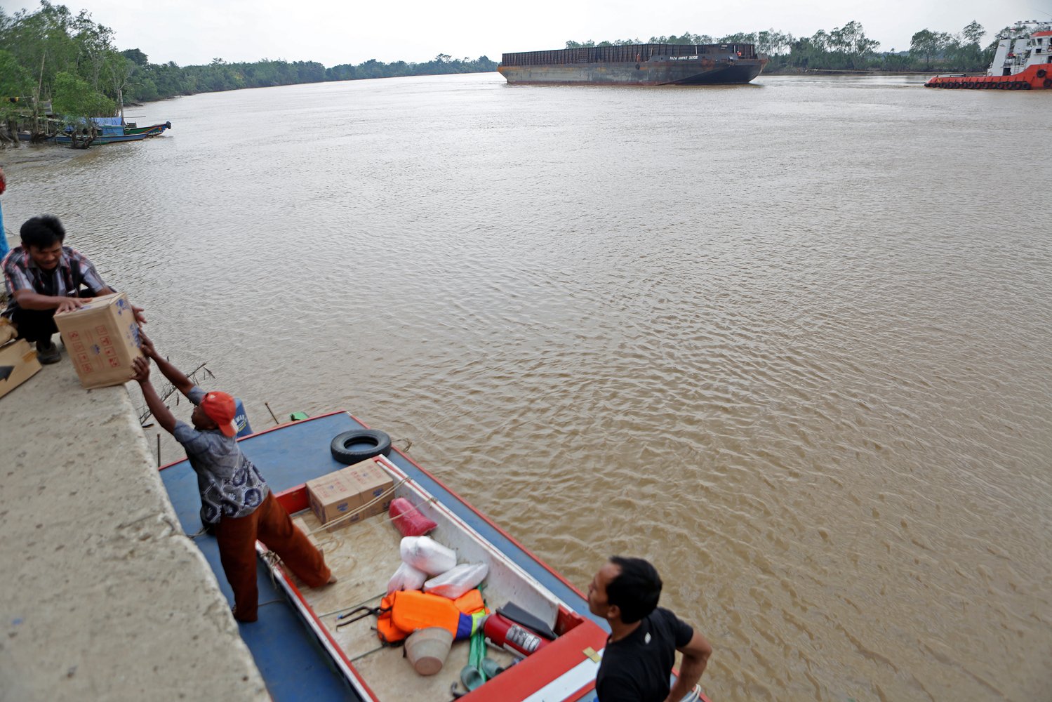 Dermaga Sungai Lalan di Desa Sukajadi, Kecamatan Lalan, menjadi tempat berlabuhnya kapal penumpang dan barang termasuk bongkar muat angkutan BBM Pertamina untuk SPBU Kompak yang khusus membutuhkan waktu hingga rata-rata 20 jam menyusuri sungai.