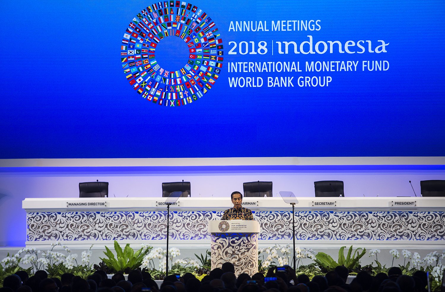 Presiden Joko Widodo memberikan opening remarks pada Plennary Annual Meeting IMF-World Bank 2018 di Nusa Dua, Bali, Jumat, (12/10).