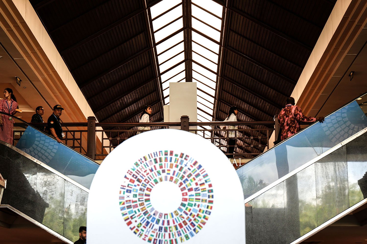 Para peserta AM IMF - World Bank 2018 mulai memadati setiap gedung penyelenggaraan yang ada di Nusa Dua, Bali (8/10). Indonesia menjadi tuan rumah IMF-World Bank 2018 setelah menyiapkan proposal pada 2014 lalu.