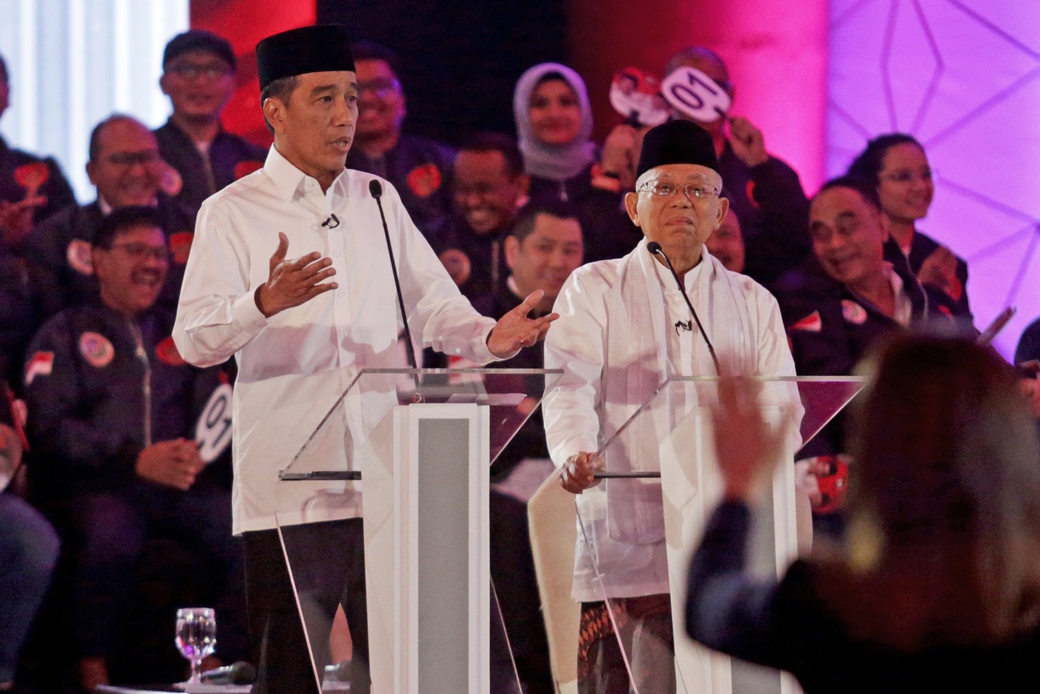 Paslon 01, Joko Widodo dan Kh Ma\'ruf Amin saat Debat Capres I 2019 yang diselenggarakan KPU Pusat di Jakarta, Kamis, (17/1/2019)