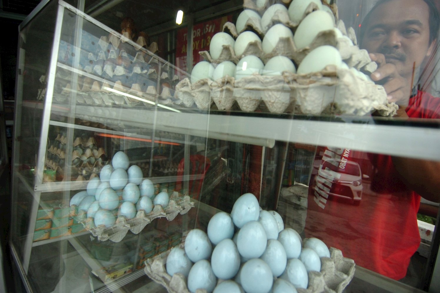 Penjualan telur asin di Pantura 