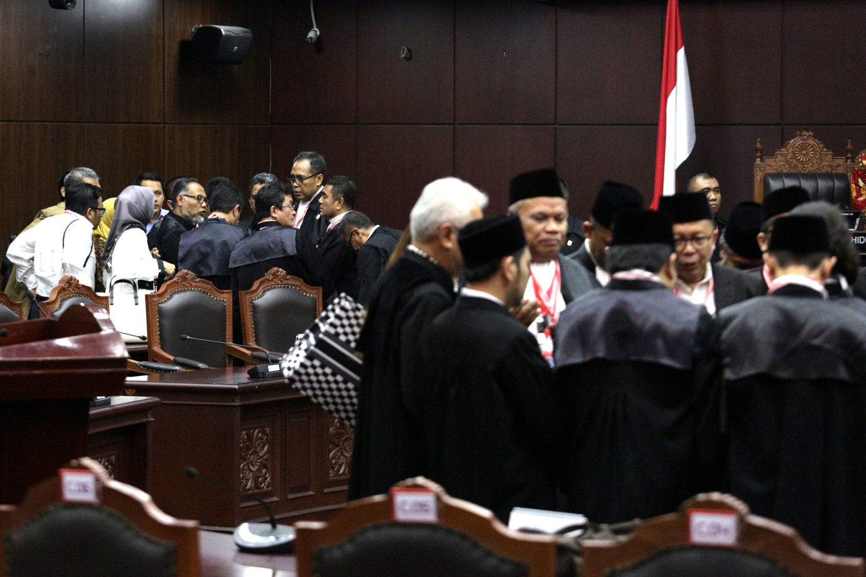 Suasana usai pembacaan putusan sidang sengketa Pilpres 2019, Mahkamah Konstitusi, Jakarta Pusat (27/6). Mahkamah Konstitusi (MK) menolak seluruh permohonan yang diajukan Prabowo-Sandi dalam sengketa pilpres.