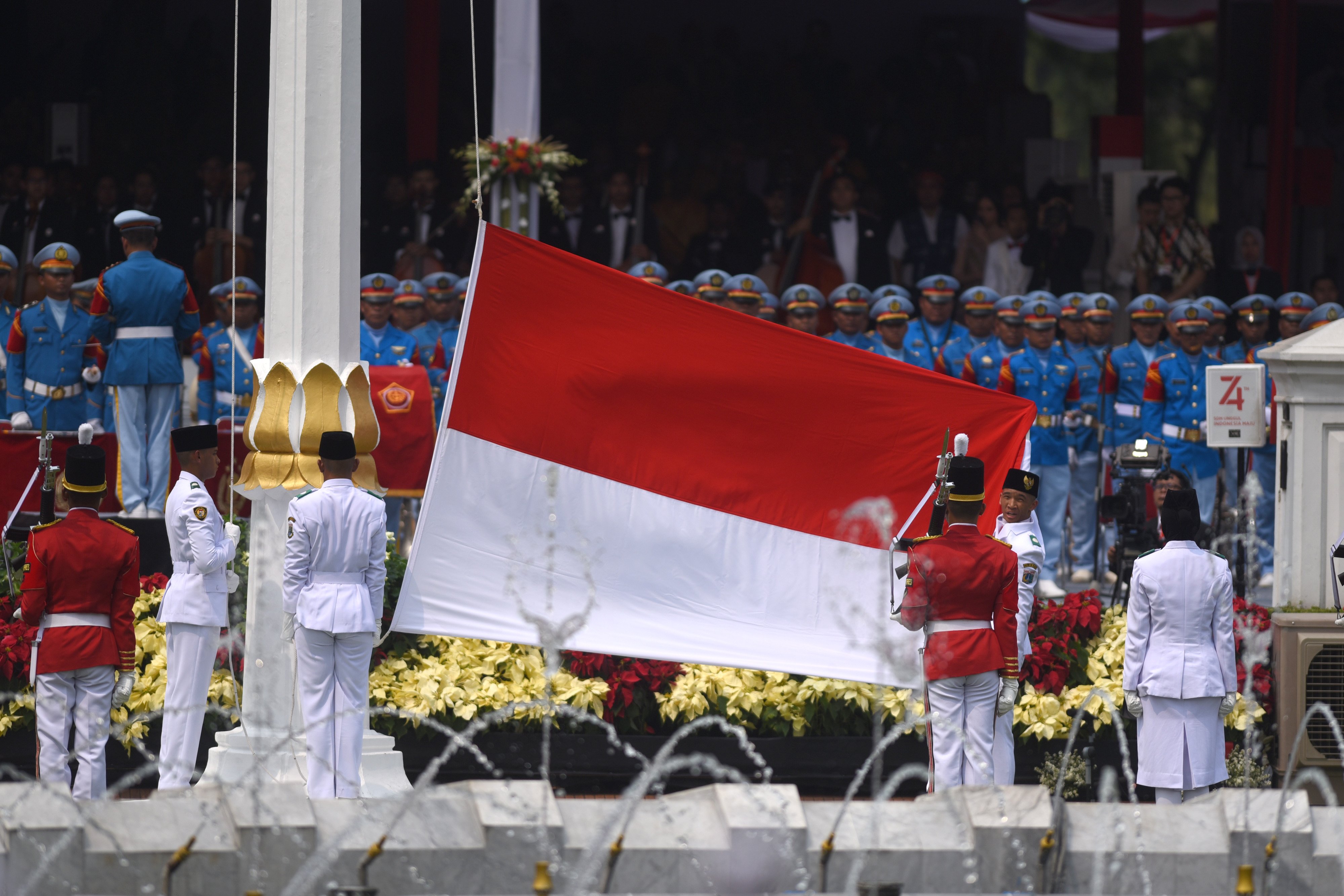 Suasana Upacara Peringatan Detik-Detik Proklamasi Kemerdekaan Indonesia ke-74 Tahun 2019 di Istana Merdeka, Jakarta, Sabtu (17/8/2019). Peringatan HUT RI tersebut mengangkat tema SDM Unggul Indonesia Maju. 