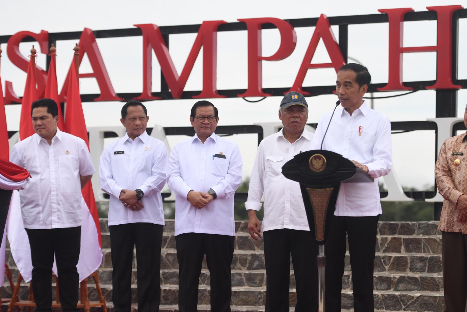 Presiden Joko Widodo berpidato saat meresmikan Tempat Pemrosesan Akhir (TPA) Sampah Manggar di Balikpapan, Kalimantan Timur, Rabu (18/12/2019).