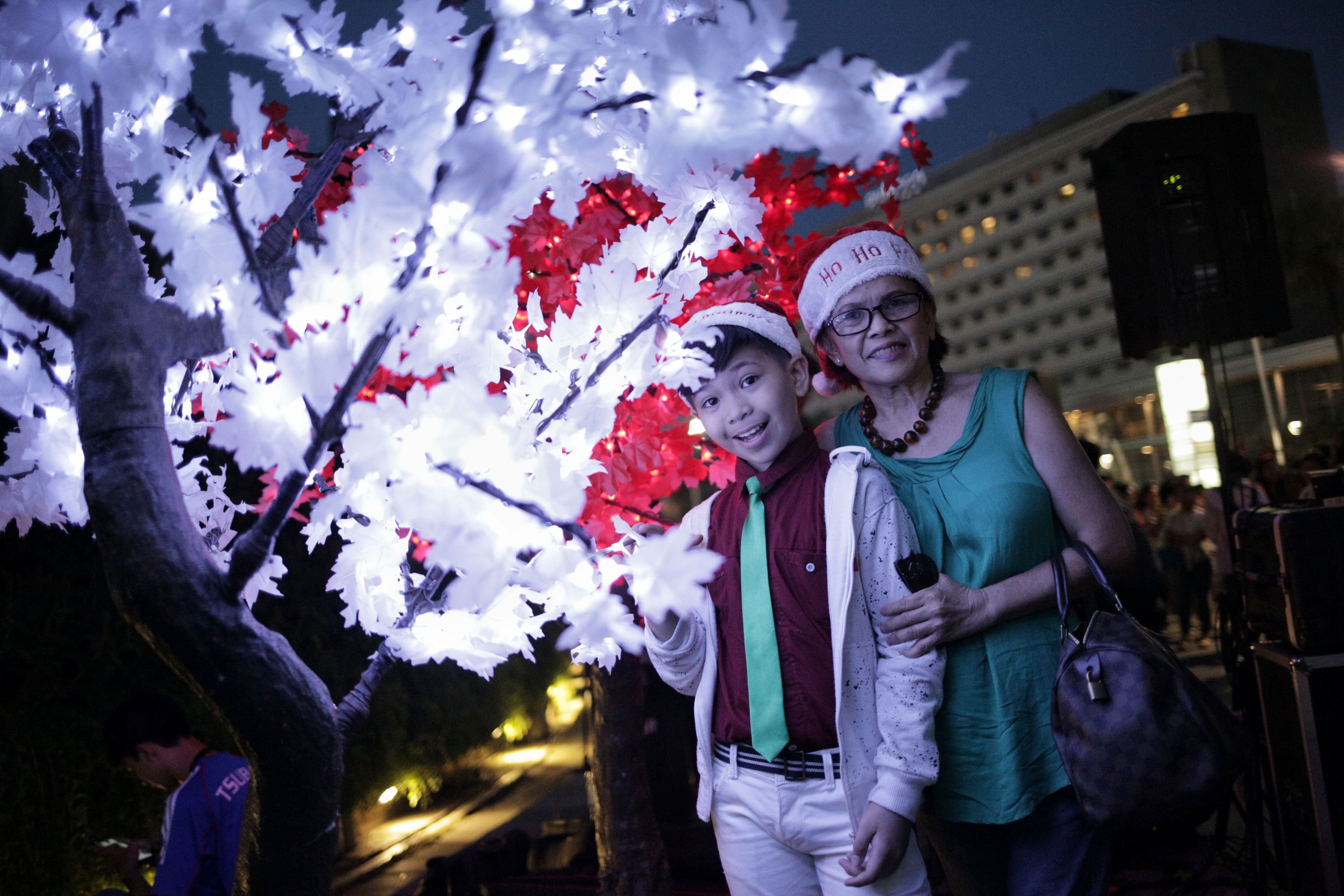 Selain Christmas Carol warga Ibu Kota juga dapat melihat pohon natal raksasa di dua tempat ikonik Jakarta yaitu Lapangan Banteng dan Thamrin 10.