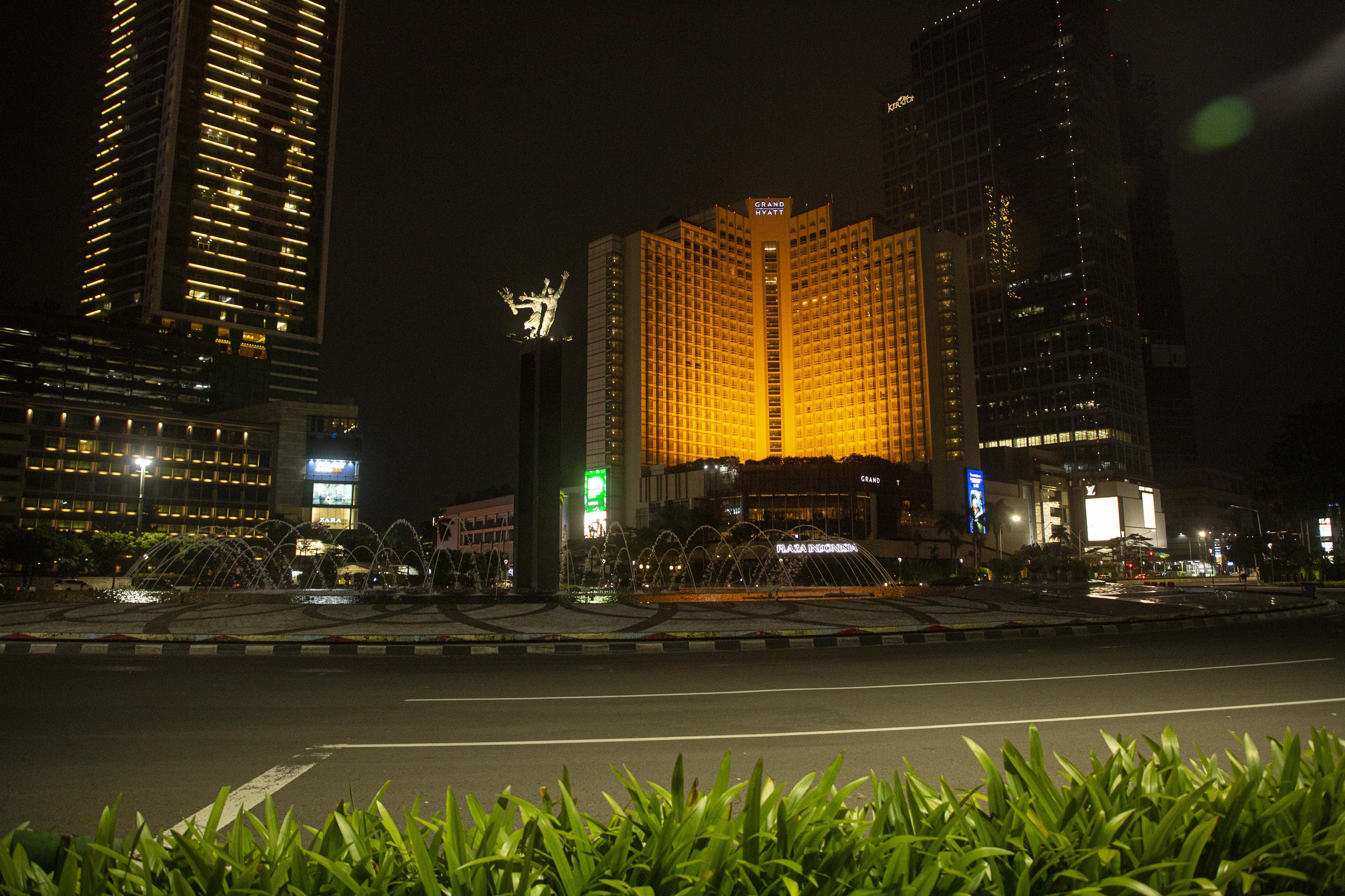 Suasana Buderan Hotel Indonesia (HI) yang sepi tampa kendaraan.