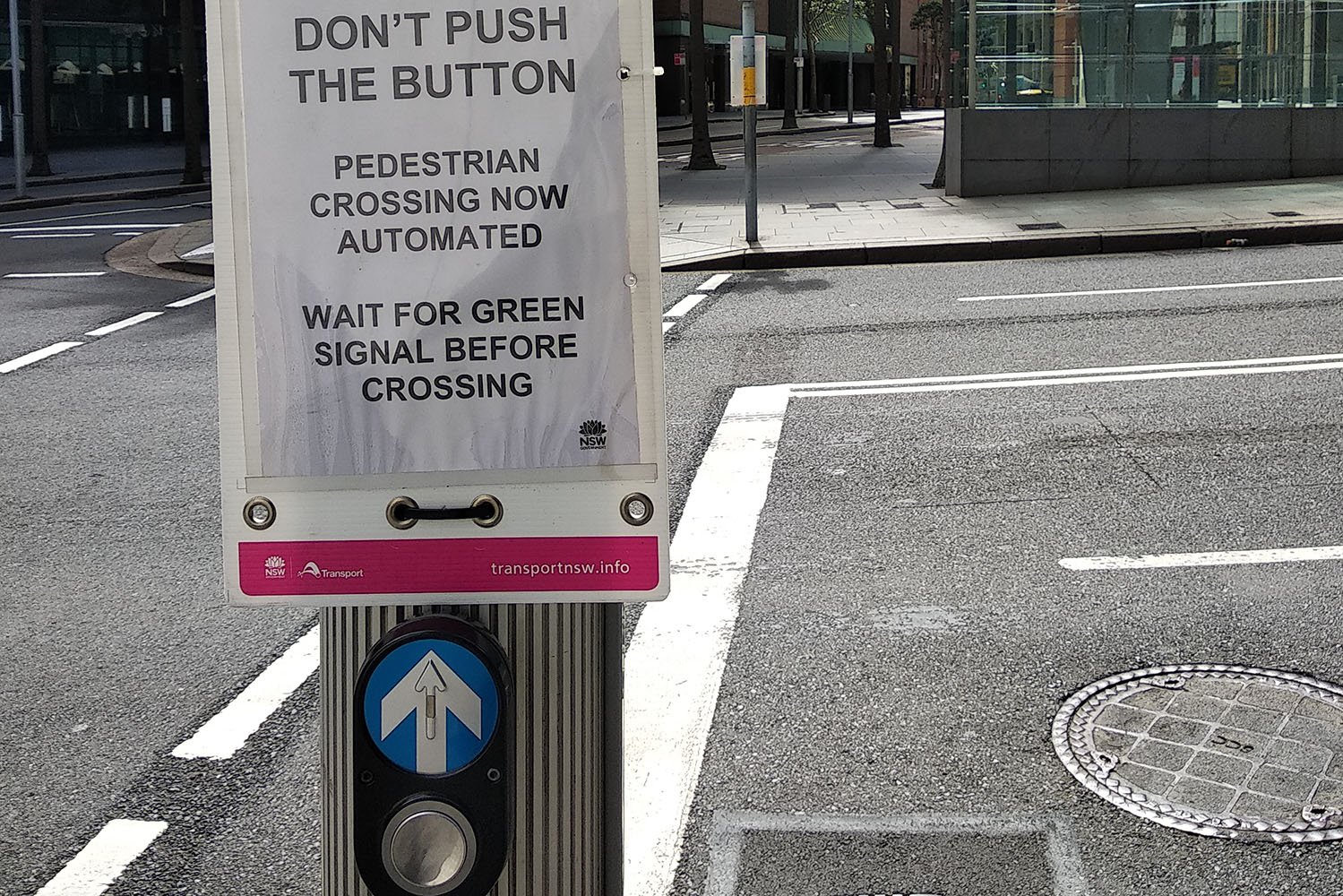 Untuk meminimalisir kontak, penyeberang jalan tidak perlu lagi menekan tombol.
