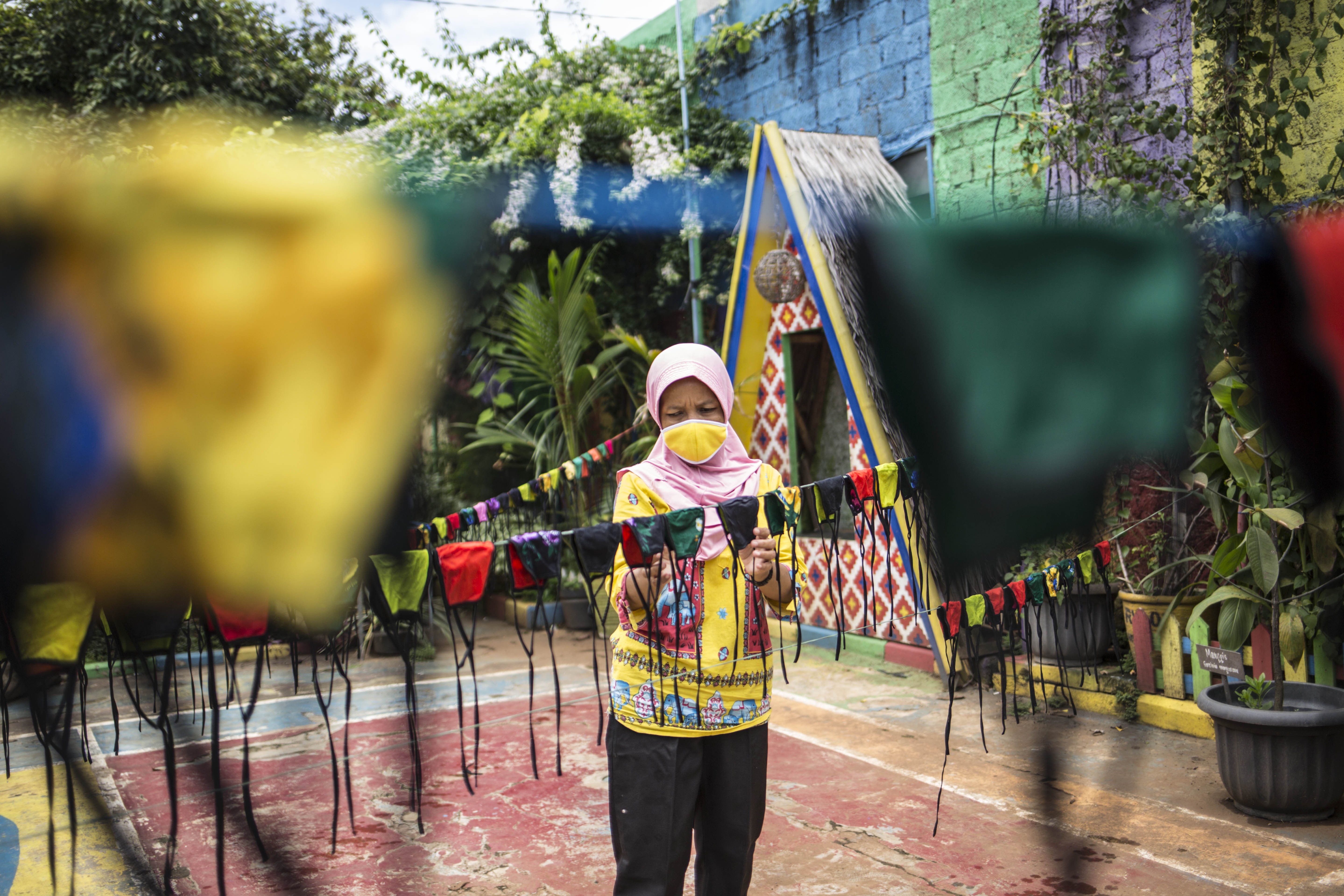 Foto Gerakan Warga Produksi Masker  Kain  Gratis Foto 