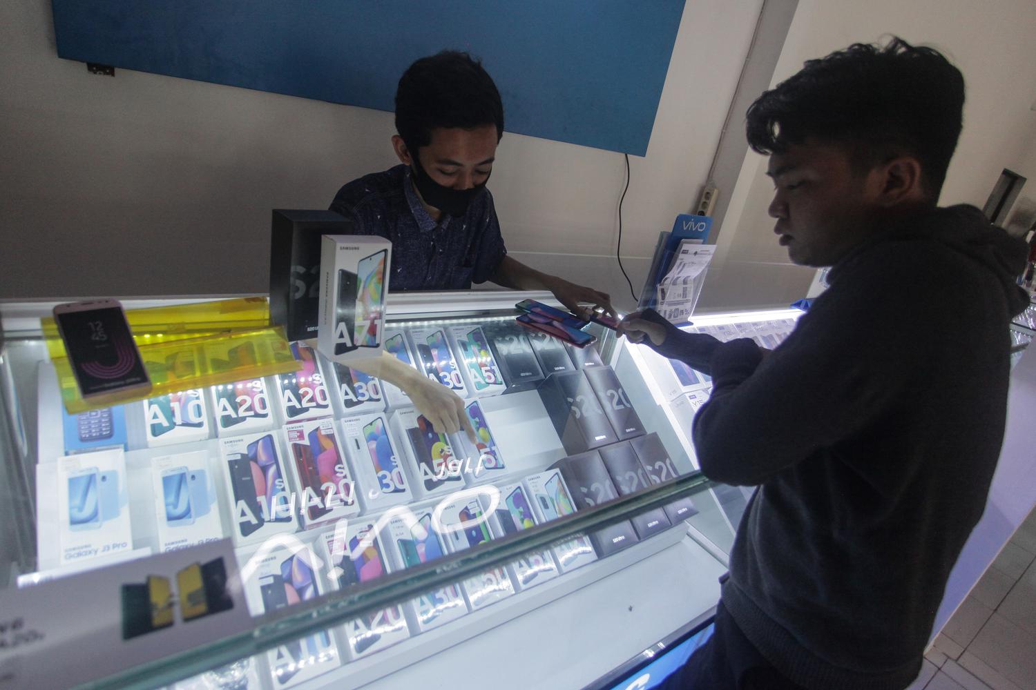 Penjualan Ponsel Dunia Diramal Turun 7,1% Imbas Inflasi hingga Perang