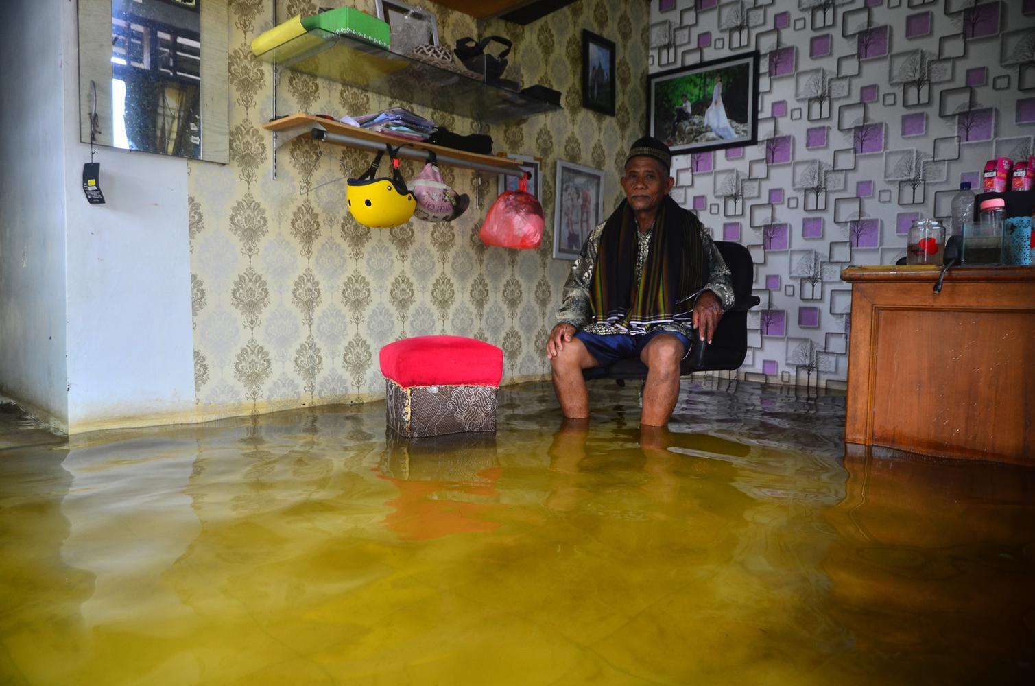 Foto Banjir Menerjang Daerah di Jawa Tengah dan Jawa Timur  Foto