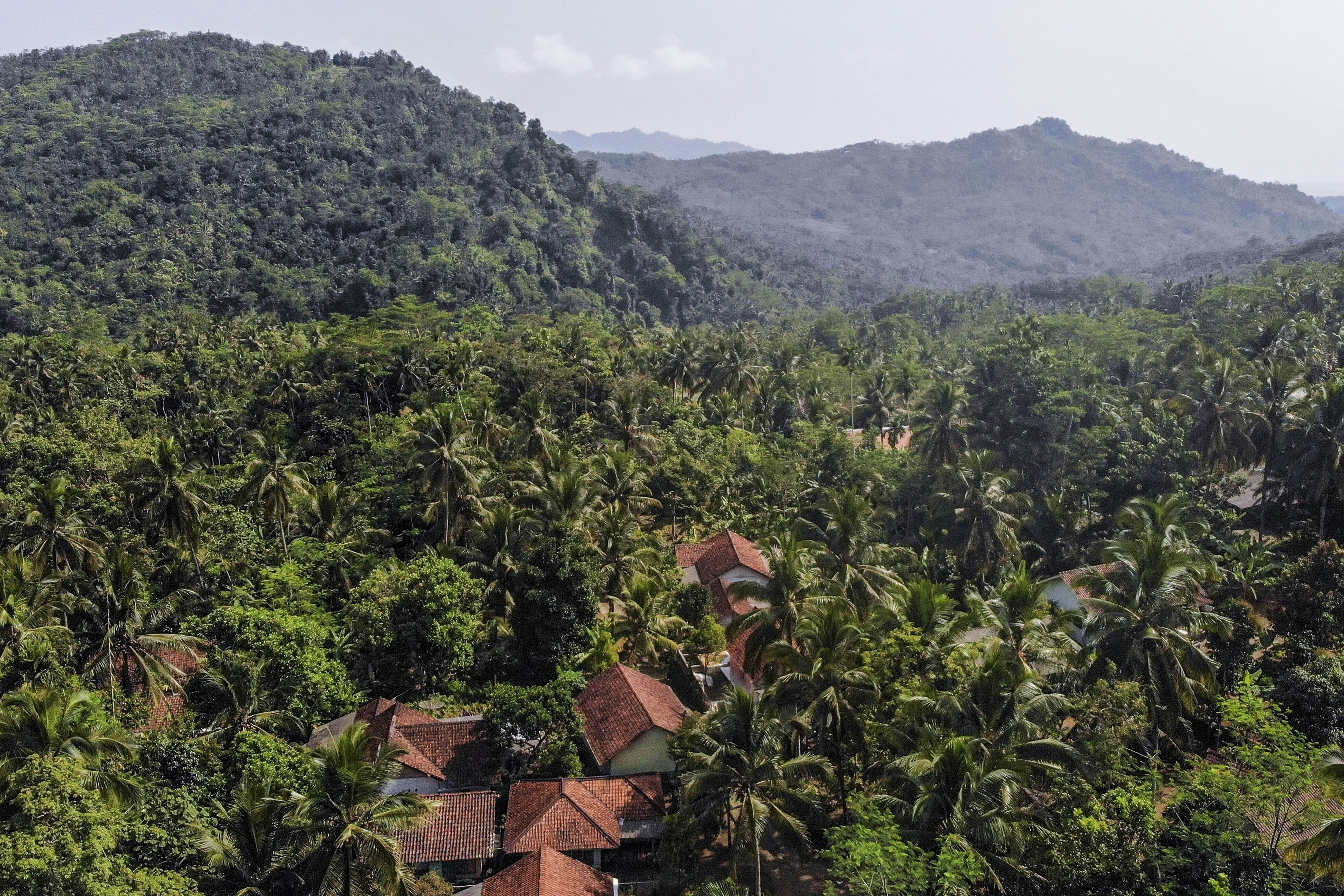 Foto udara suasana permukiman di Desa Pasawahan, Kecamatan Banjaranyar Kabupaten Ciamis, Jawa Barat.