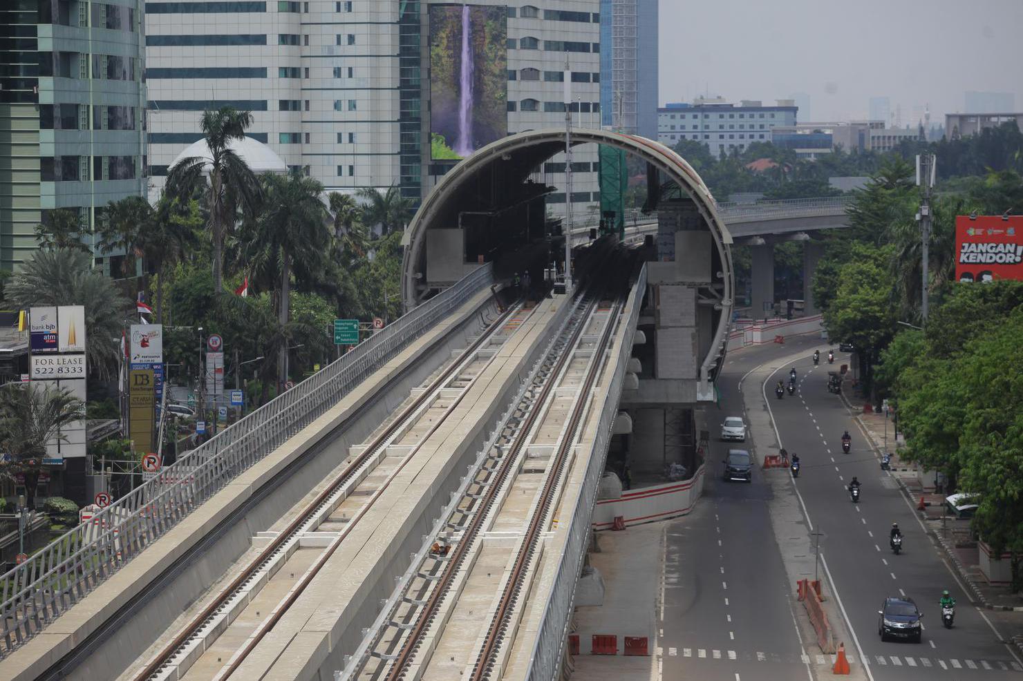 REL LRT JABODEBEK SUDAH TERSAMBUNG