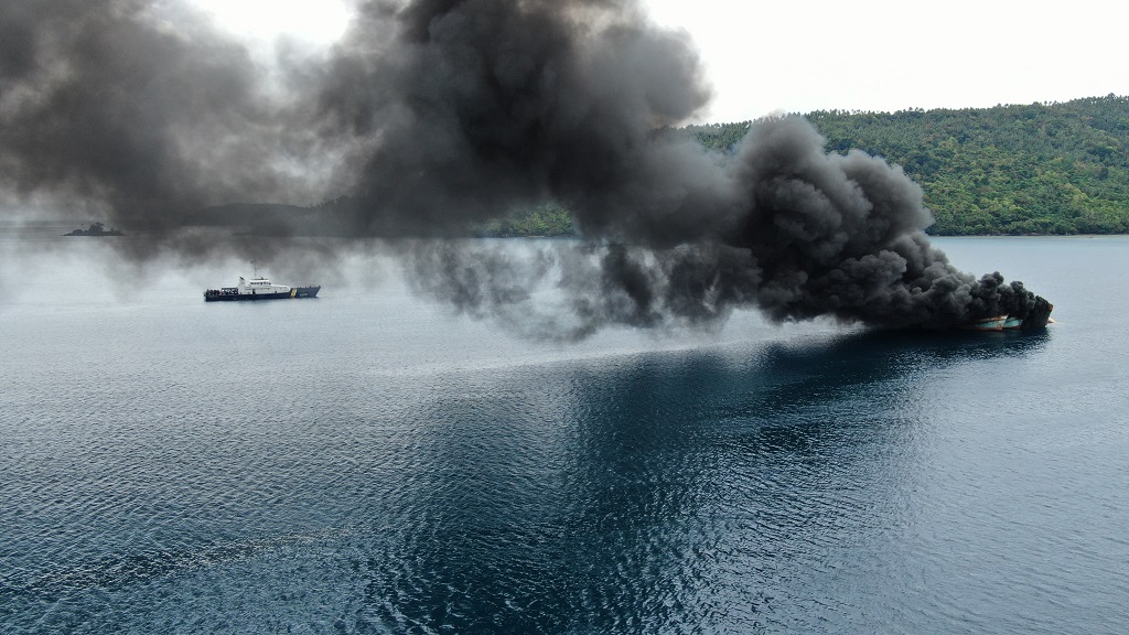Penenggelaman kapal pelanggar IUUF oleh Ditjen Pengawasan Sumberdaya Kelautan dan Perikanan/KKP