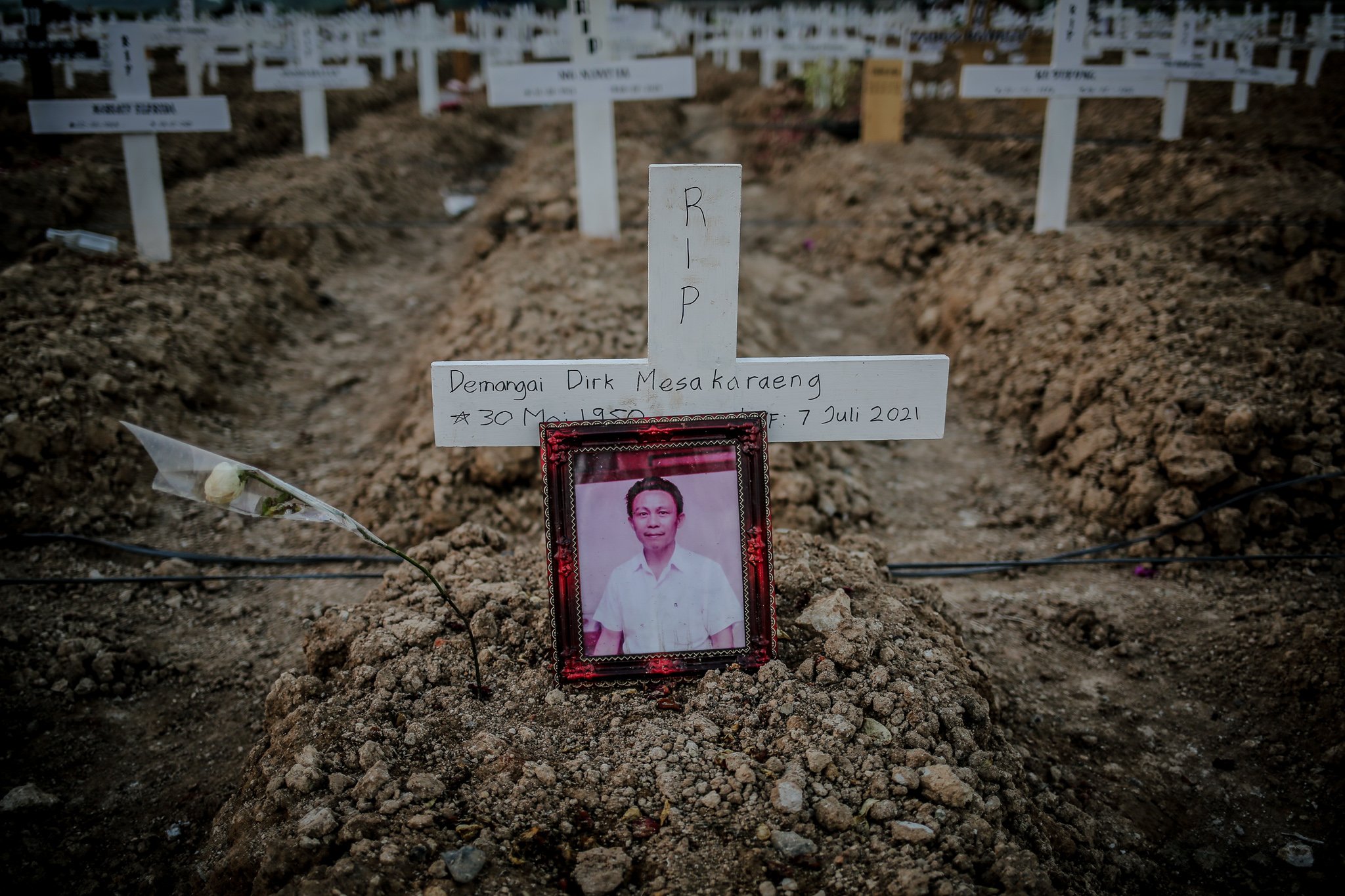 Foto: Merawat Ingatan di TPU Khusus Covid-19 Rorotan - Foto Katadata.co.id