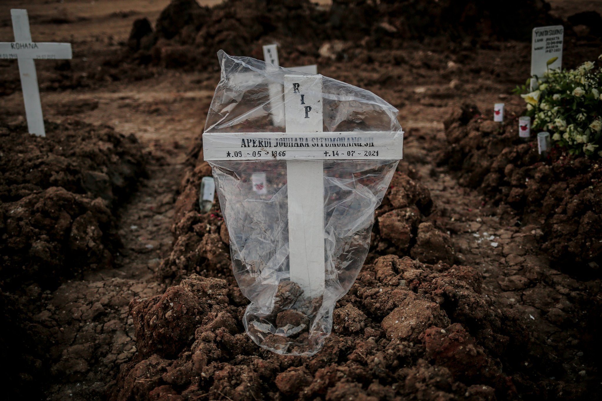 Foto: Merawat Ingatan di TPU Khusus Covid-19 Rorotan - Foto Katadata.co.id