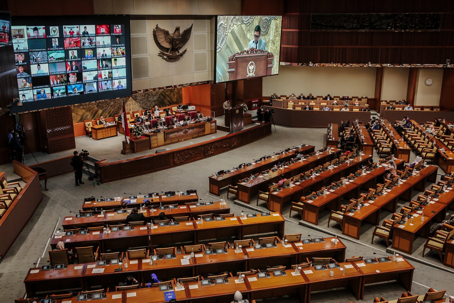Suasana Rapat Paripurna ke-13 DPR RI Masa Persidangan III Tahun Sidang 2021-2022 di Kompleks Parlemen, Jakarta, Selasa (11/1/2022).Dewan Perwakilan Rakyat (DPR) dan pemerintah sepakat mengesahkan Undang-Undang Ibu Kota Negara dalam Rapat Paripurna pada Selasa (18/1).