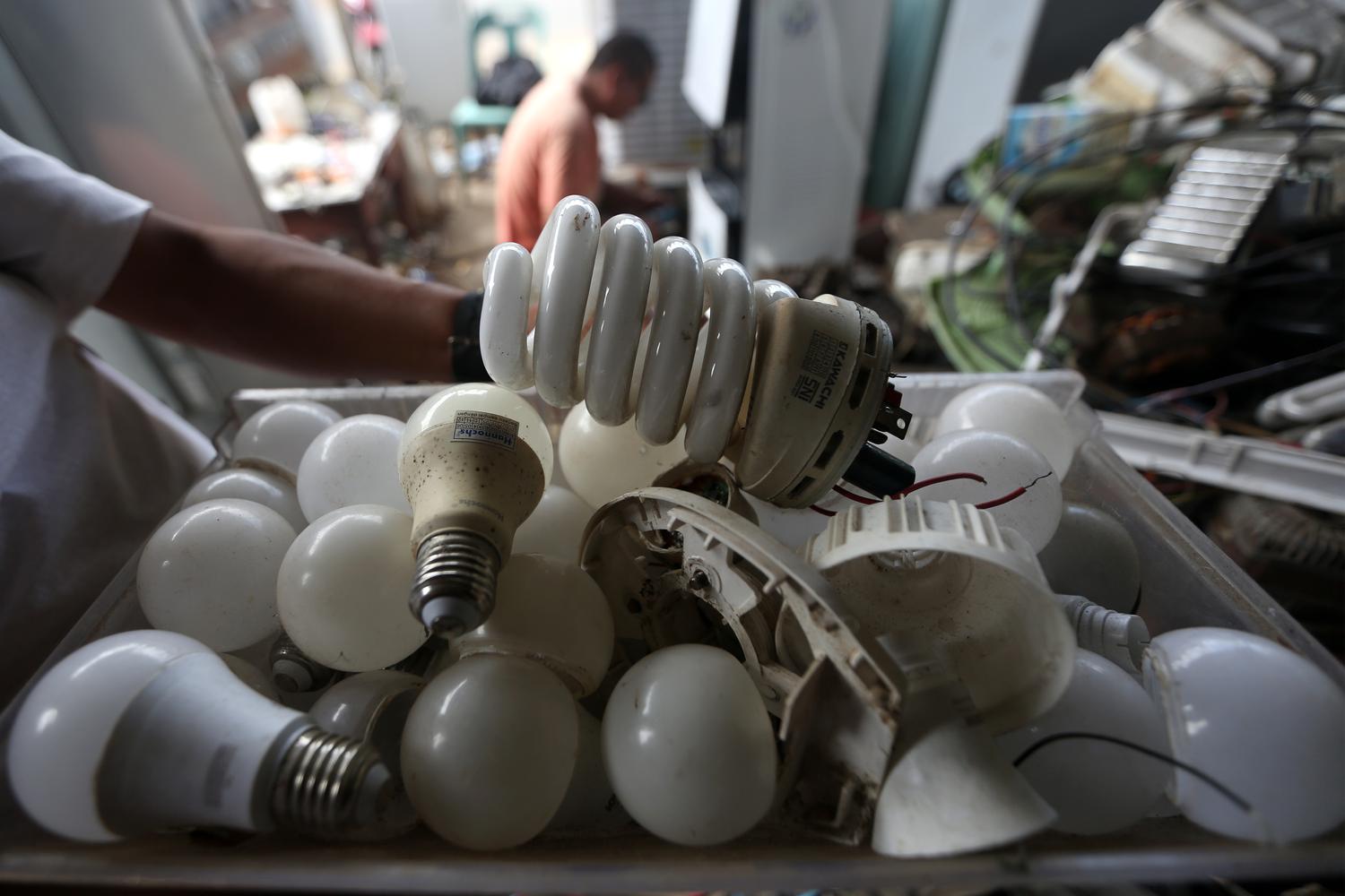 PEMANFAATAN SAMPAH ELEKTRONIK