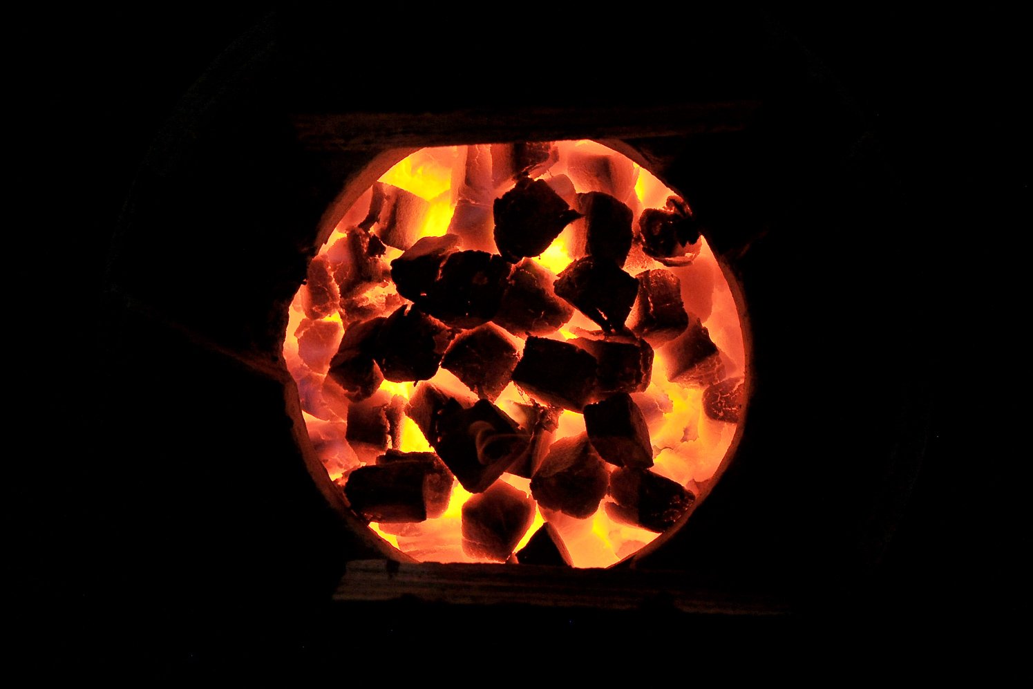 Briket yang telah jadi dibakar di dalam tungku.