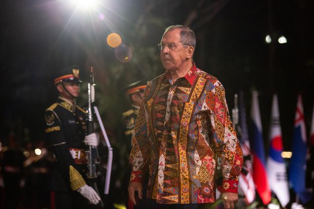 Menteri Luar Negeri Rusia Sergey Lavrov tiba di Hutan Kota GBK untuk menghadiri Gala Dinner KTT ke-43 ASEAN di Jakarta, Rabu (6/9/2023).