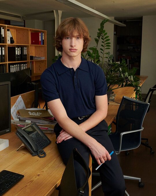 Ilustrasi, contoh produk quite luxury dari A.P.C.