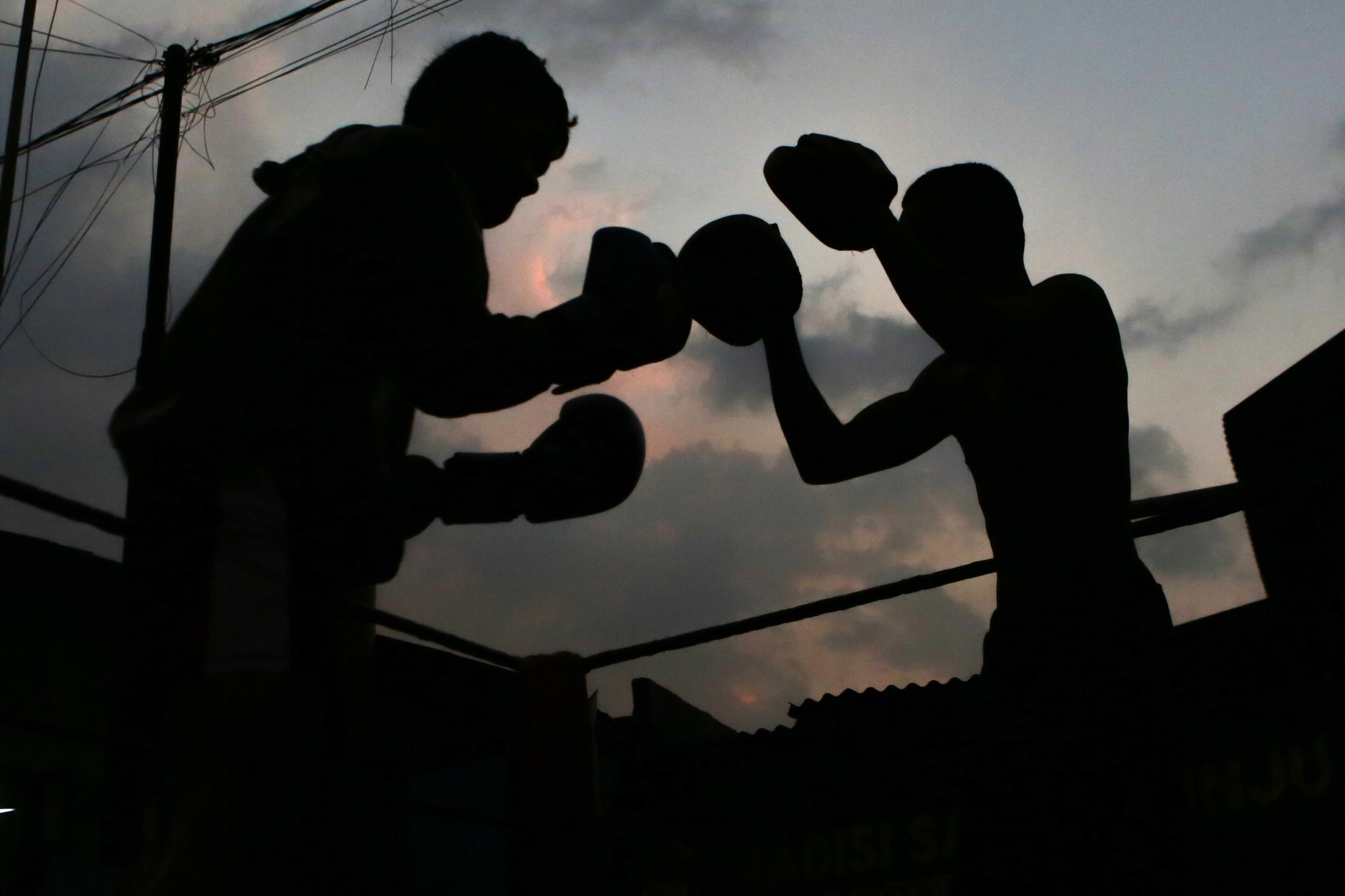 Petinju berlatih di SAS Boxing Depok, Jawa Barat.