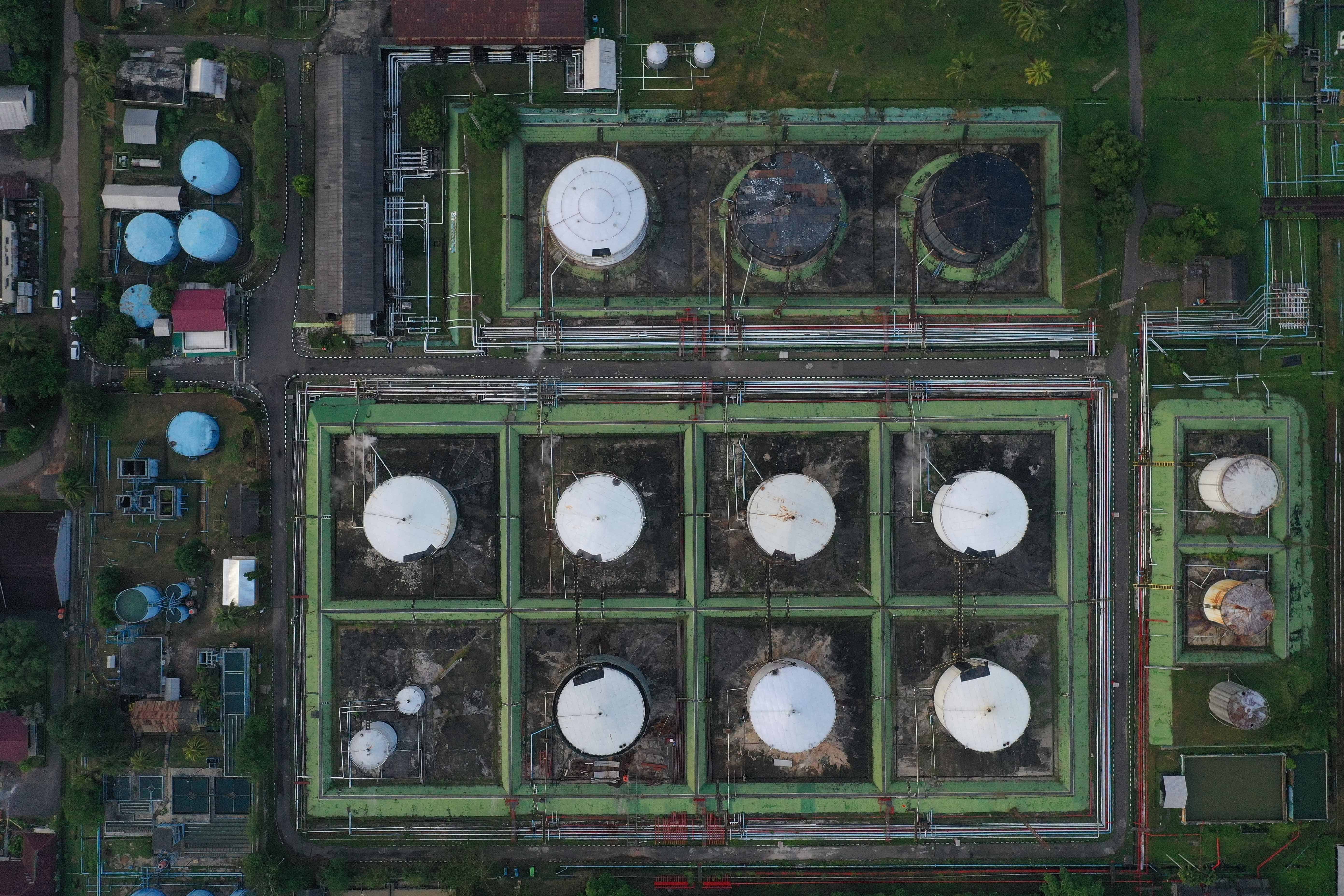 Foto udara suasana Pusat Pengumpul Produksi (PPP) Pertamina EP Prabumulih Field di Sumatera Selatan.