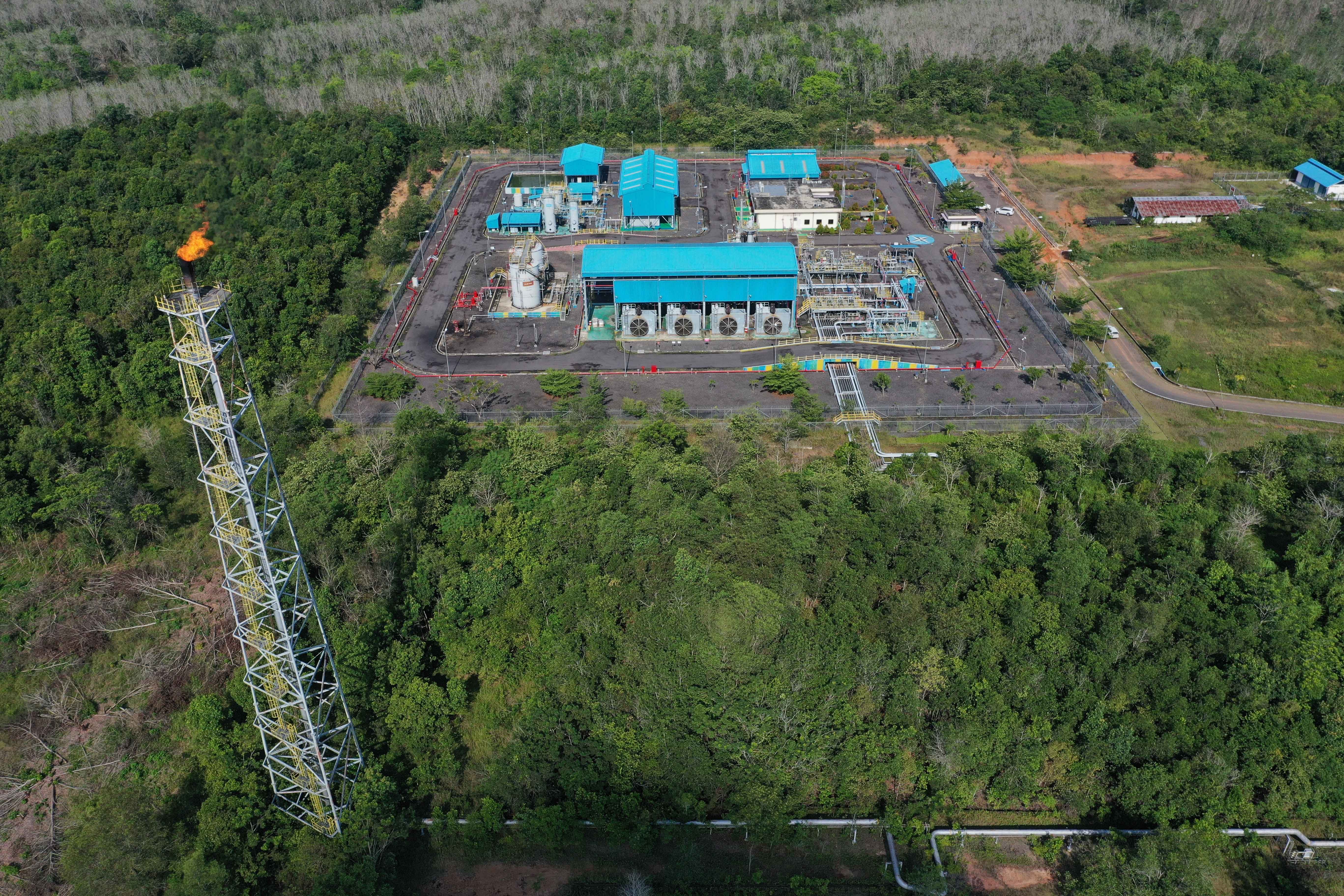 Foto udara suasana Stasiun Pengumpul Gas (SPG) Pakugajah Pertamina EP Prabumulih Field, Kabupaten Muara Enim, Sumatera Selatan.