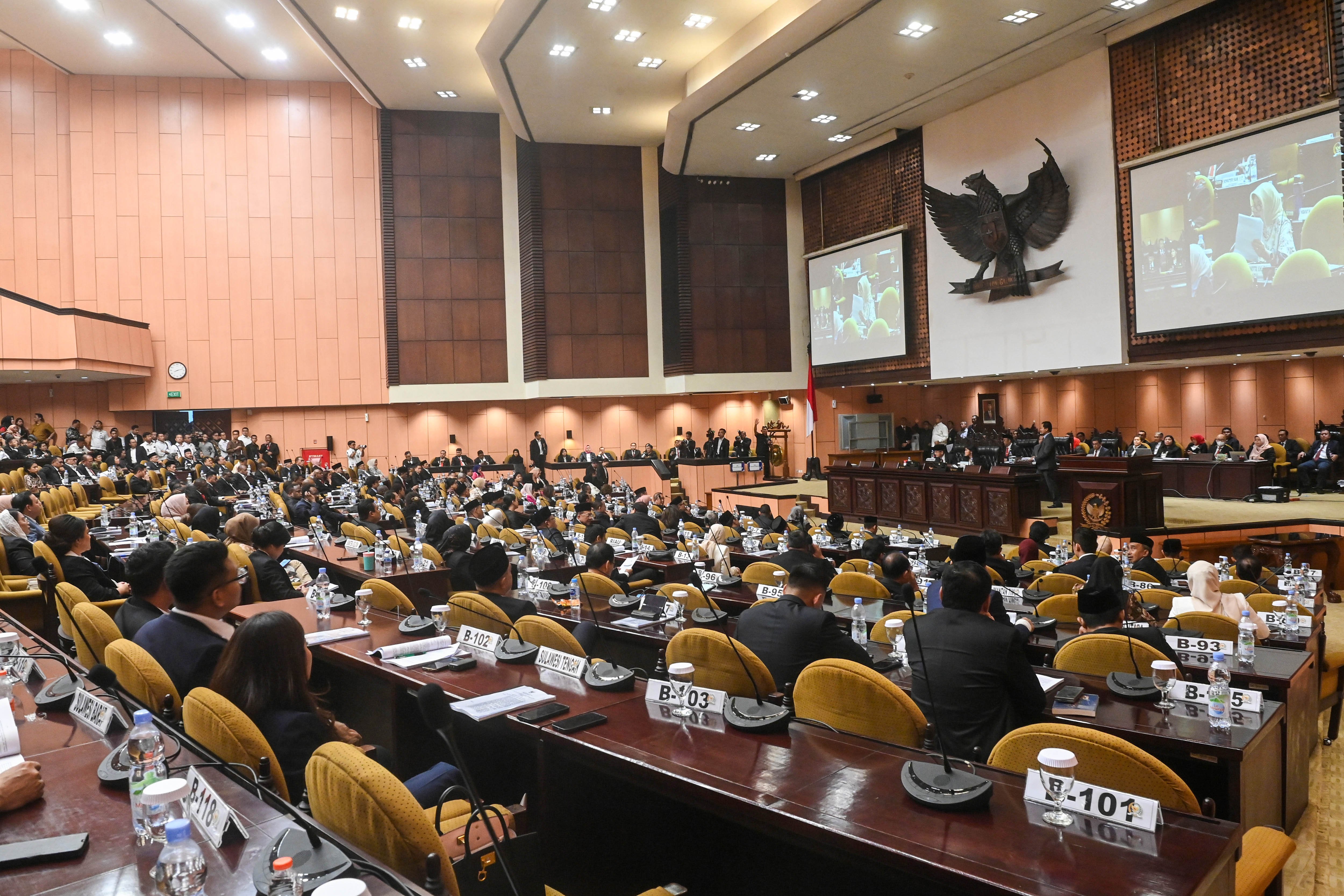 Suasana sidang pemilihan pimpinan DPD masa jabatan 2024-2029 di Ruang Paripurna Nusantara V, Kompleks Parlemen, Jakarta, Selasa (1/10/2024). Sidang tersebut dihadiri oleh 79 anggota dari total 152 anggota DPD yang telah dilantik. 