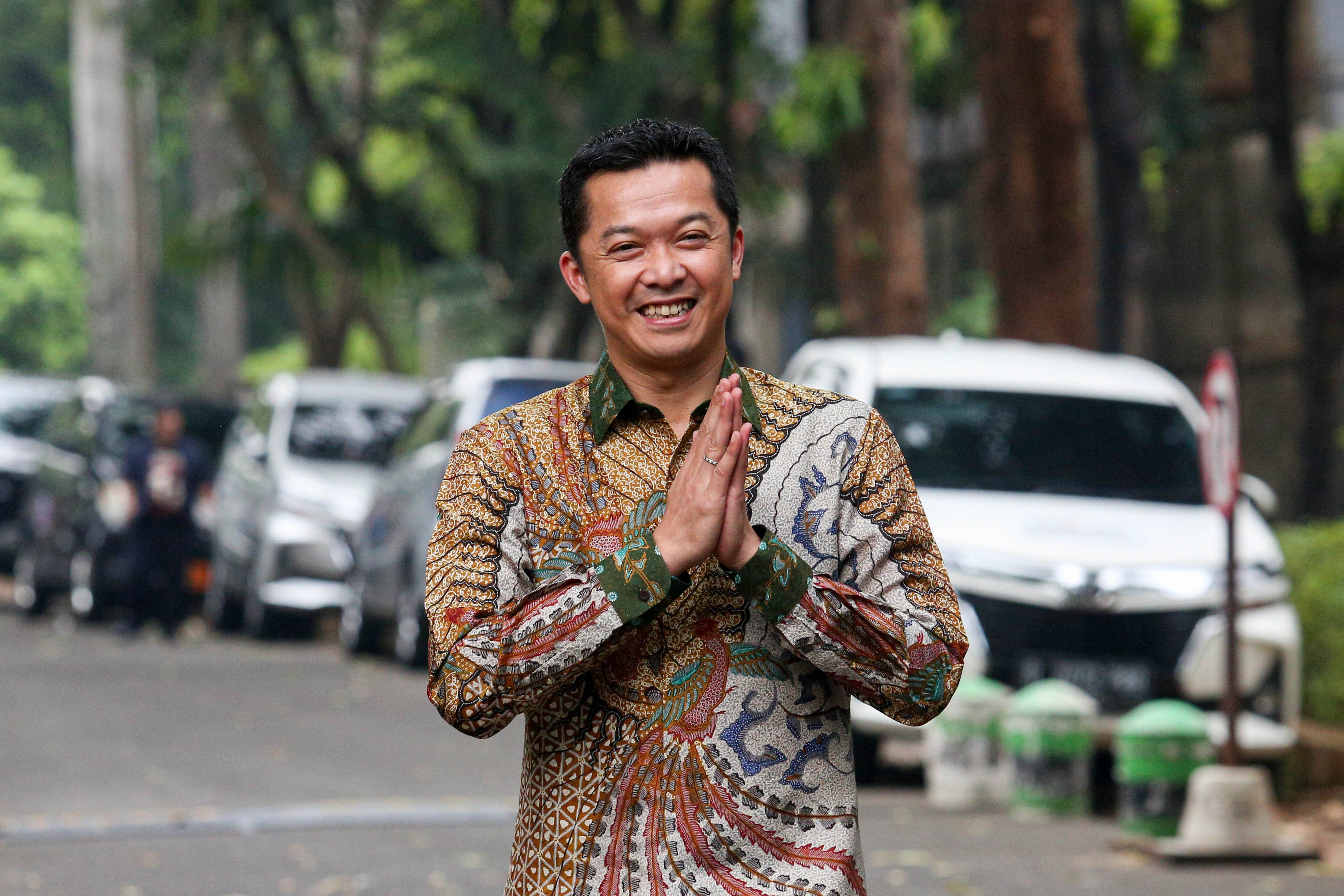 Legenda bulu tangkis Indonesia, Taufik Hidayat tiba di kediaman Presiden Terpilih Prabowo Subianto di Jalan Kertanegara, Jakarta Selatan, Selasa (15/10/2024). Presiden Terpilih Prabowo Subianto memanggil sejumlah tokoh yang diproyeksikan menjadi wakil menteri dalam kabinet pada pemerintahan 2024-2029 mendatang.
