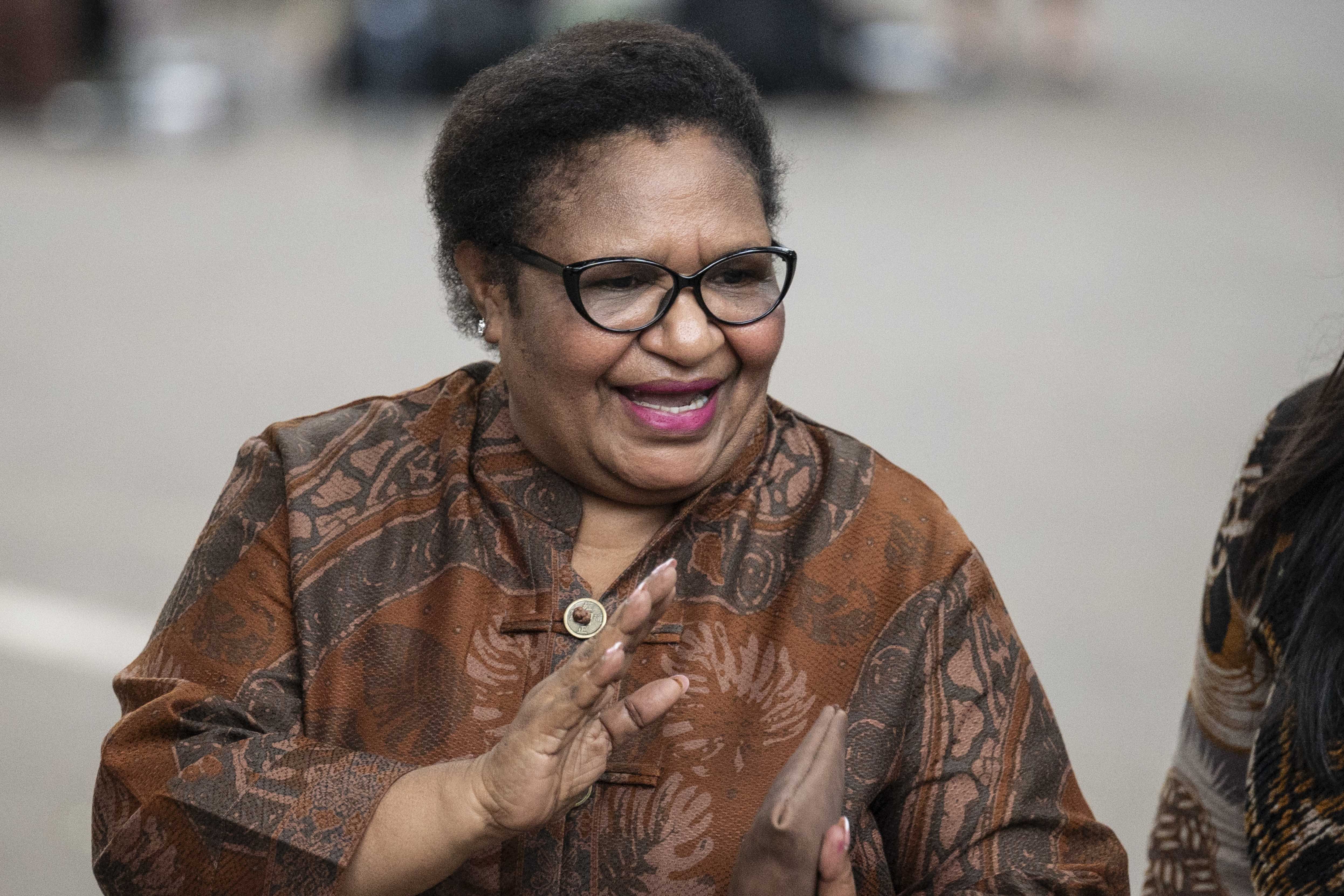 Pj Gubernur Papua tengah Ribka Haluk tiba di kediaman Presiden Terpilih Prabowo Subianto, Kertanegara, Jakarta Selatan, Senin (14/10/2024). Presiden Terpilih Prabowo Subianto memanggil sejumlah tokoh yang diyakini bakal menjadi calon menteri/kepala lembaga negara untuk pemerintahan baru ke depan.