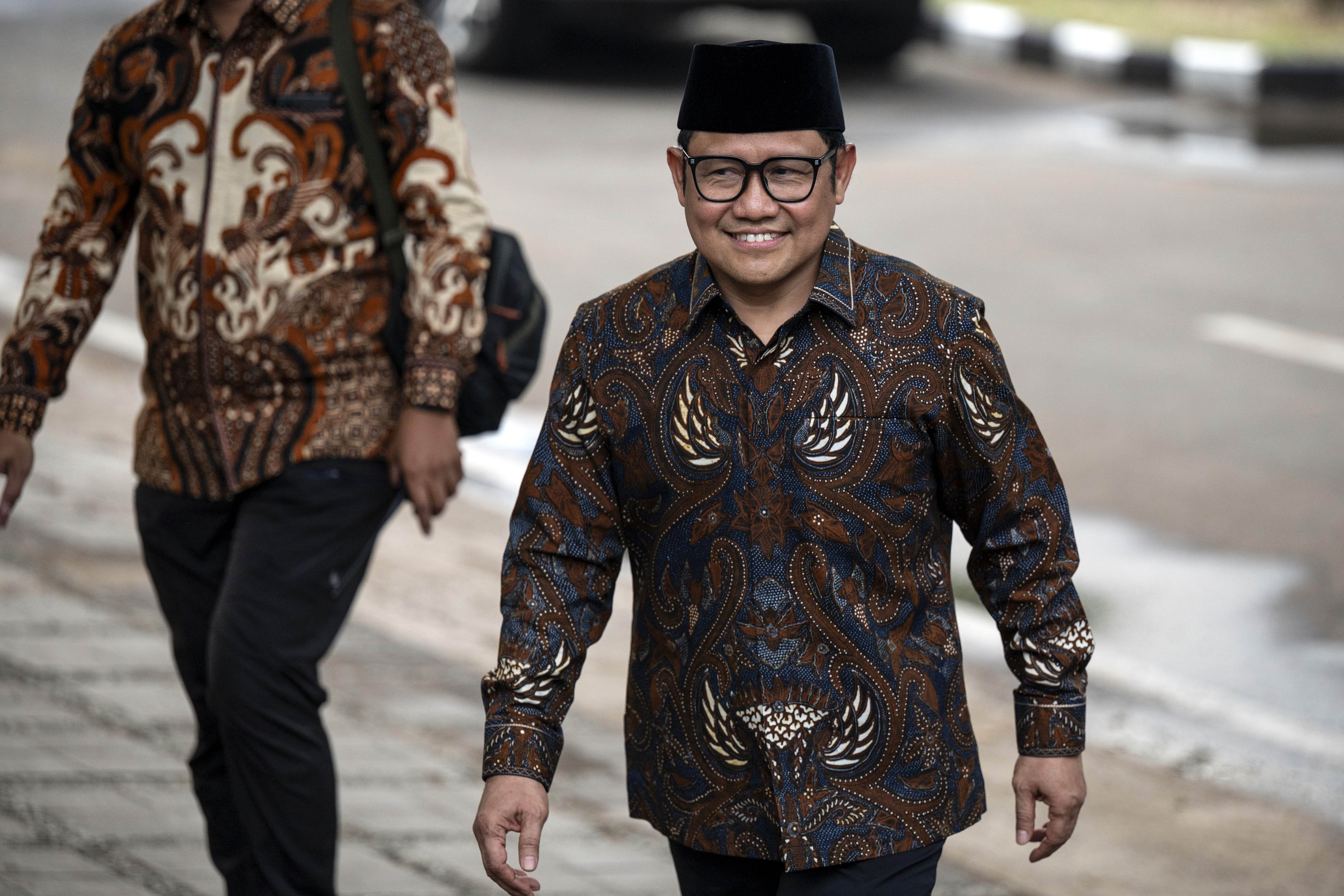 Ketua Umum PKB Muhaimin Iskandar tiba di kediaman Presiden terpilih Prabowo Subianto, Kertanegara, Jakarta Selatan, Senin (14/10/2024). Presiden terpilih Prabowo Subianto memanggil sejumlah tokoh yang diyakini bakal menjadi calon menteri/kepala lembaga negara untuk pemerintahan baru ke depan.