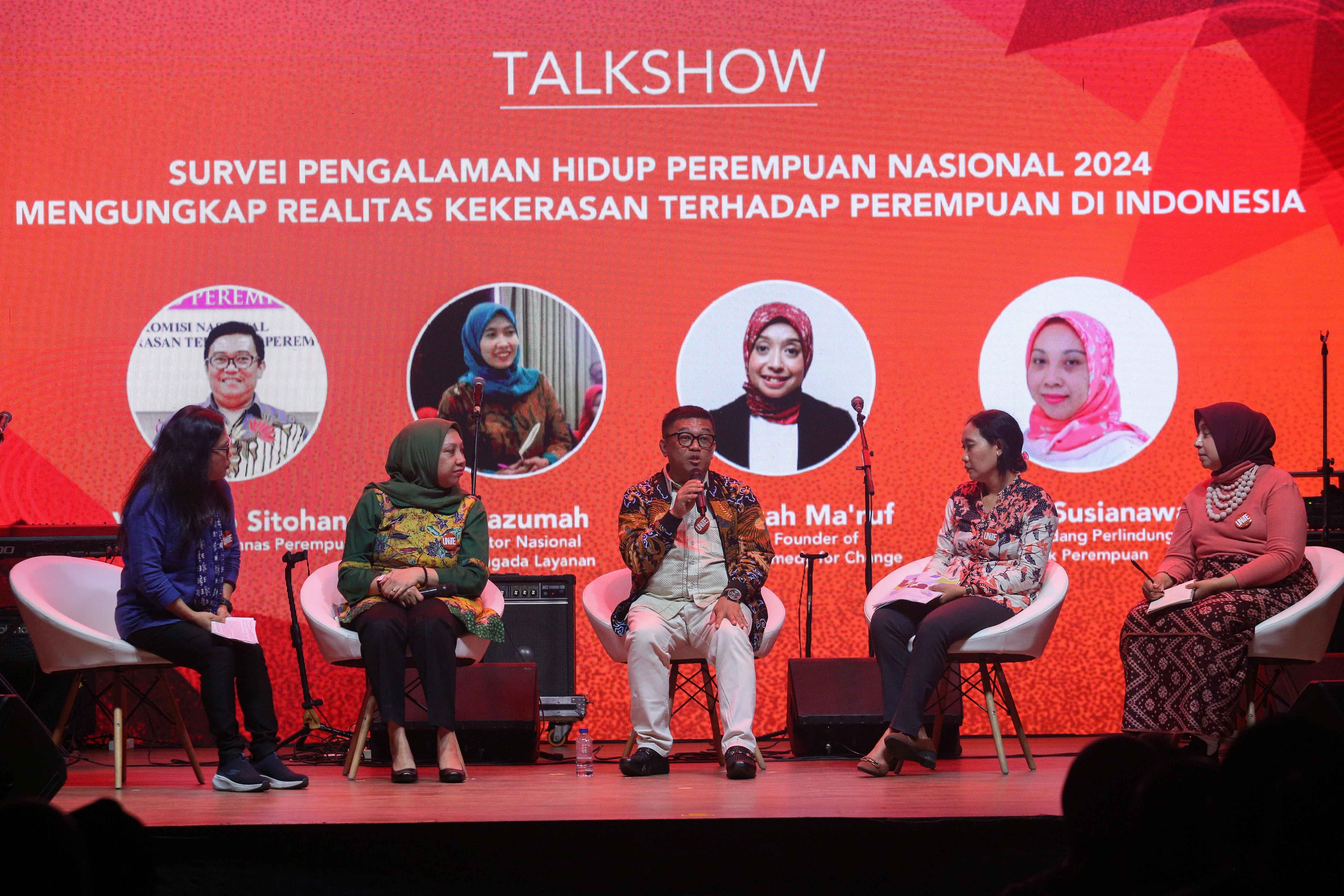 Sesi diskusi mengenai realitas kekerasan terhadap perempuan di Indonesia pada acara UNiTE 2024 di M Bloc Space, Jakarta, Rabu (4/12/2024). Kegiatan yang merupakan bagian dari kampanye tahunan 16 Hari Tanpa Kekerasan terhadap Perempuan ini bertujuan untuk memberikan pemahaman tentang isu kekerasan terhadap perempuan, mendorong perubahan sosial dan memastikan dukungan yang komprehensif bagi para penyintas.