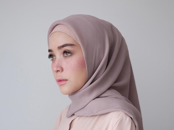 Rekomendasi Jenis Bahan Hijab Segi Empat
