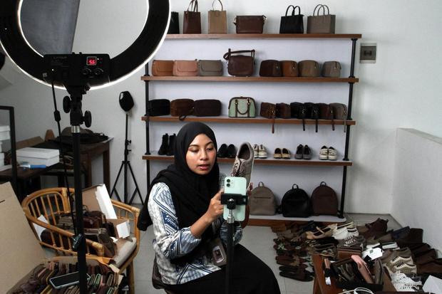 Strategi pelaku UMKM sepatu menghadapi pasar bebas