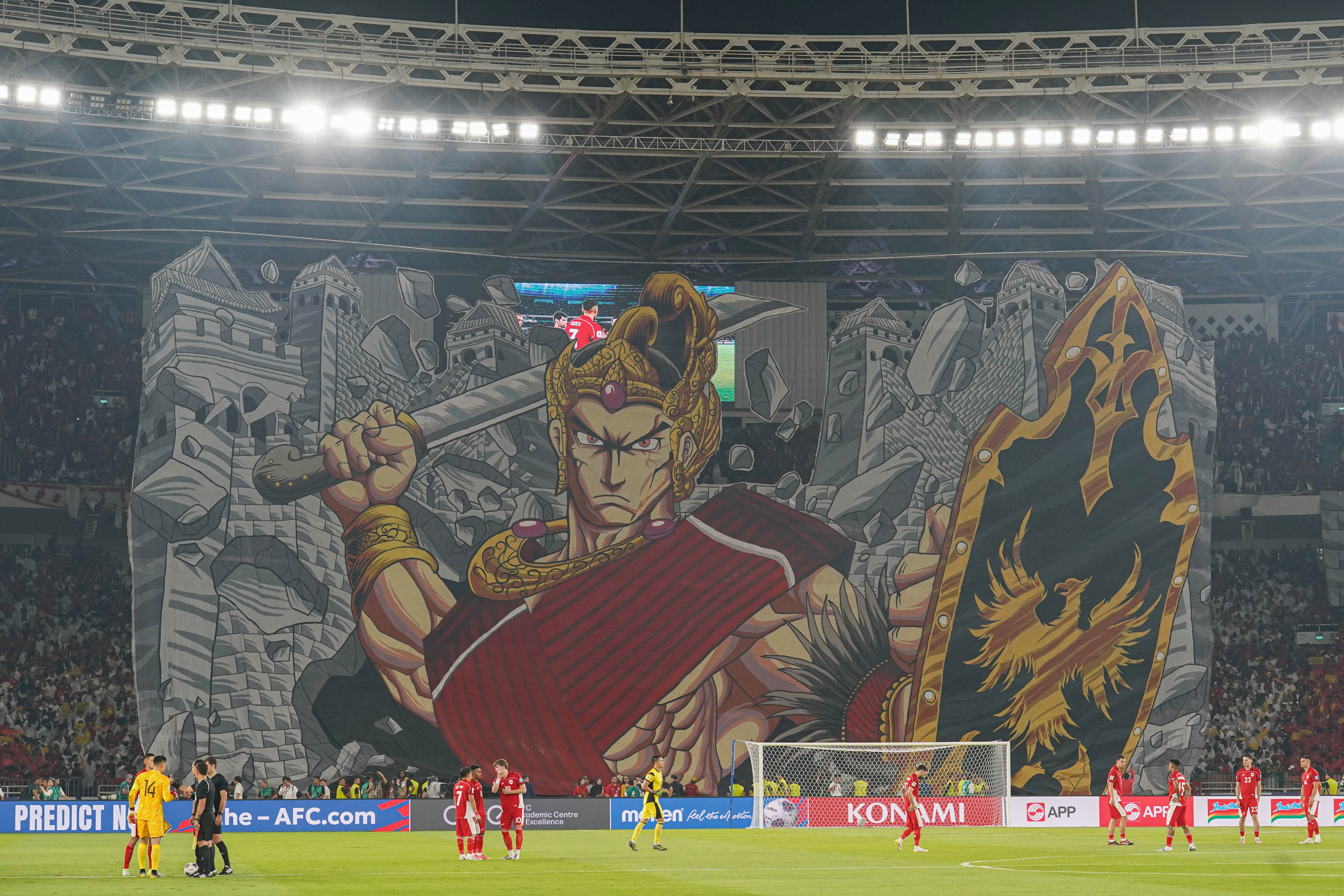 Suporter Timnas Indonesia melakukan tifo saat pertandingan Grup C Putaran Ketiga Kualifikasi Piala Dunia 2026 Zona Asia antara Timnas Indonesia melawan China di Stadion Utama Gelora Bung Karno, Jakarta, Kamis (5/6/2025). Pada laga tersebut Indonesia berhasil menang dengan skor akhir 1-0.