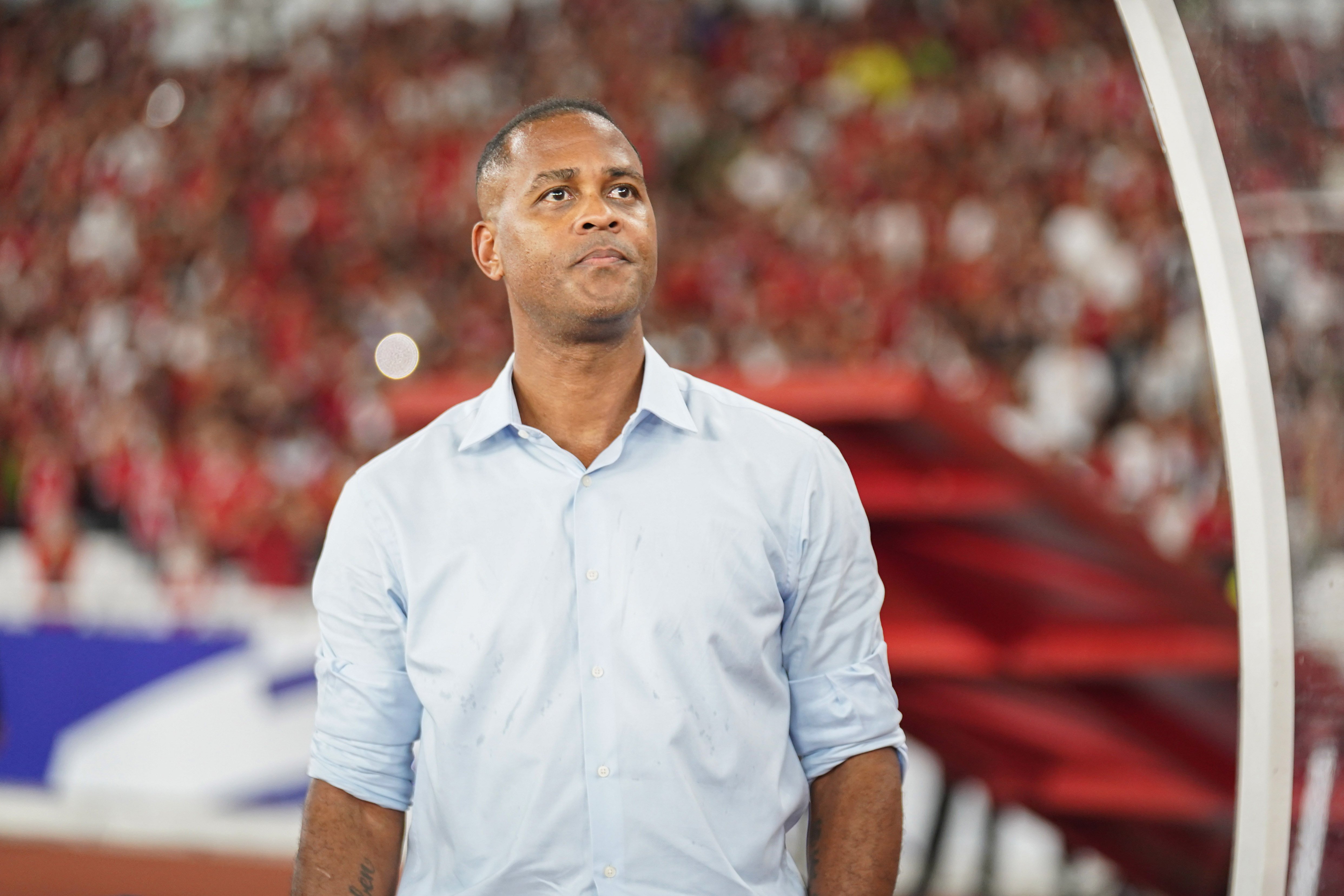 Pelatih Timnas Indonesia Patrick Kluivert bersiap memimpin skuad Garuda melawan Timnas China dalam pertandingan Grup C Putaran Ketiga Kualifikasi Piala Dunia 2026 Zona Asia di Stadion Utama Gelora Bung Karno, Jakarta, Kamis (5/6/2025). Pada laga tersebut Indonesia berhasil menang dengan skor akhir 1-0.